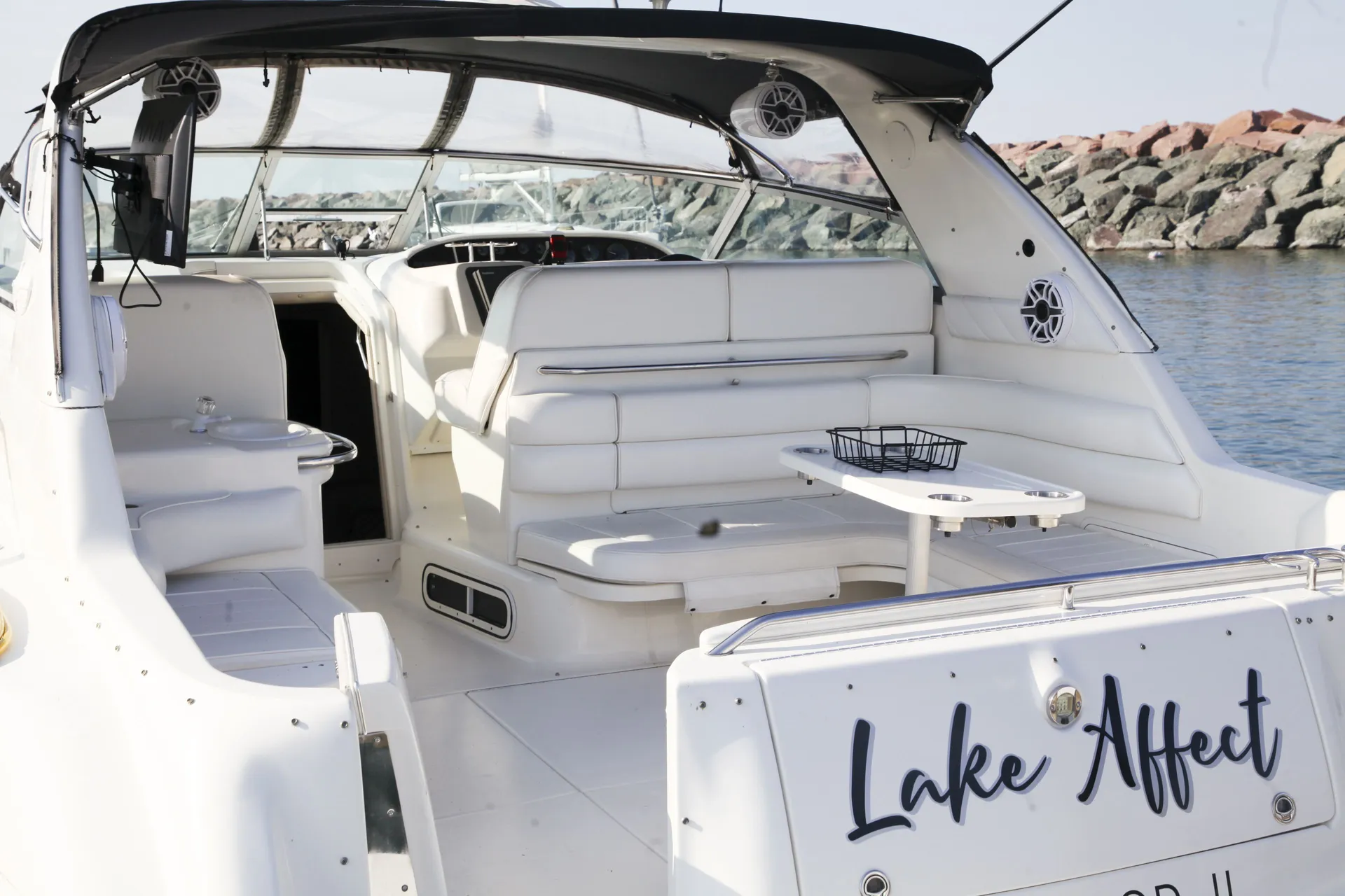 Sea Ray Boats 370 Sundancer in Chicago, IL — photo 3