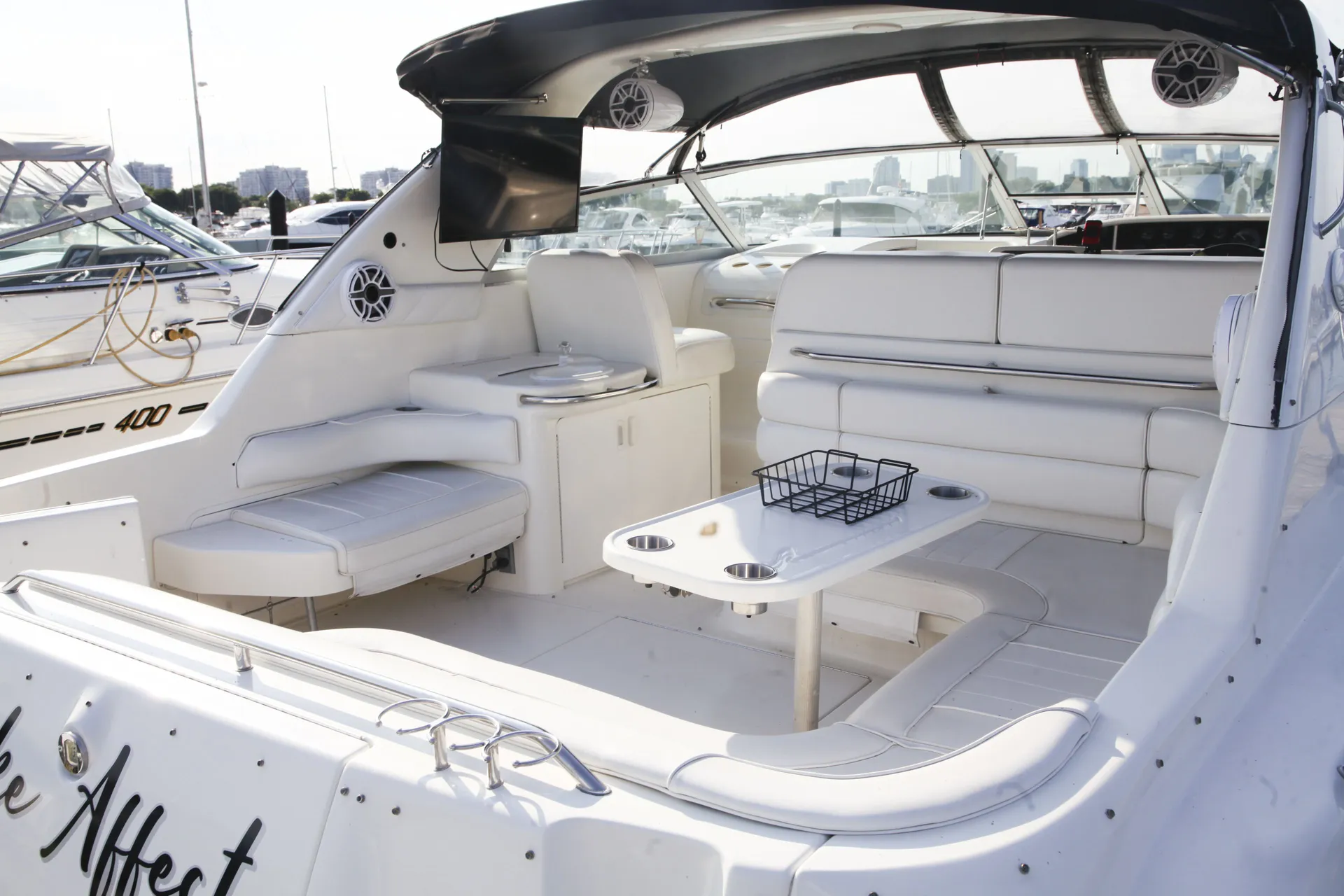 Sea Ray Boats 370 Sundancer in Chicago, IL — photo 2