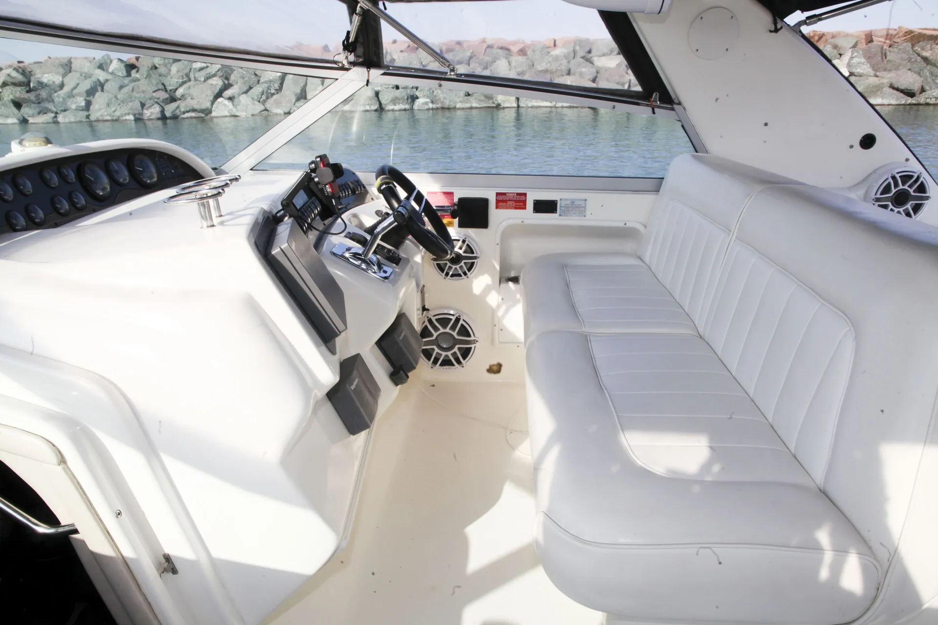 Sea Ray Boats 370 Sundancer in Chicago, IL — photo 6