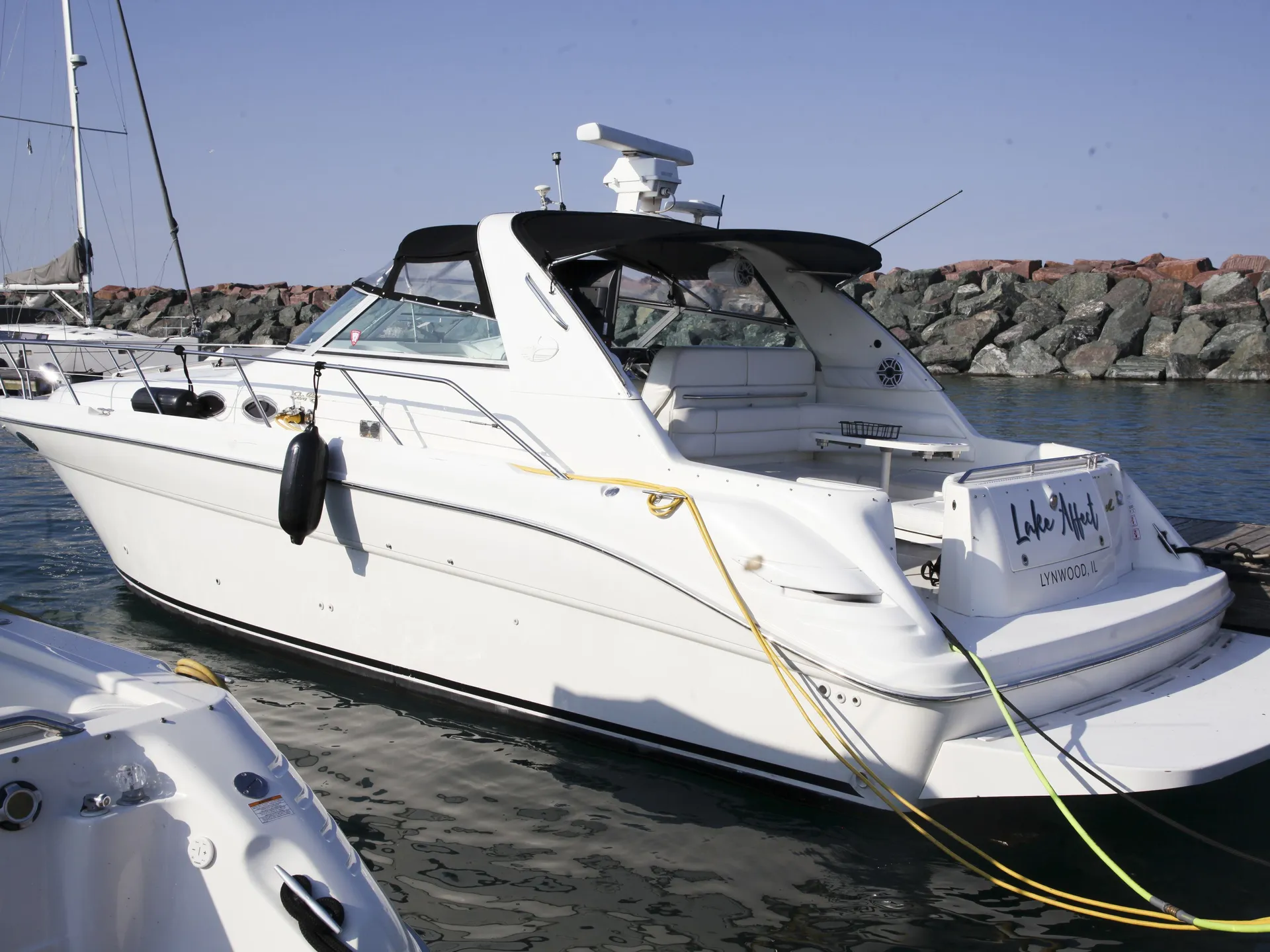 Sea Ray Boats 370 Sundancer in Chicago, IL