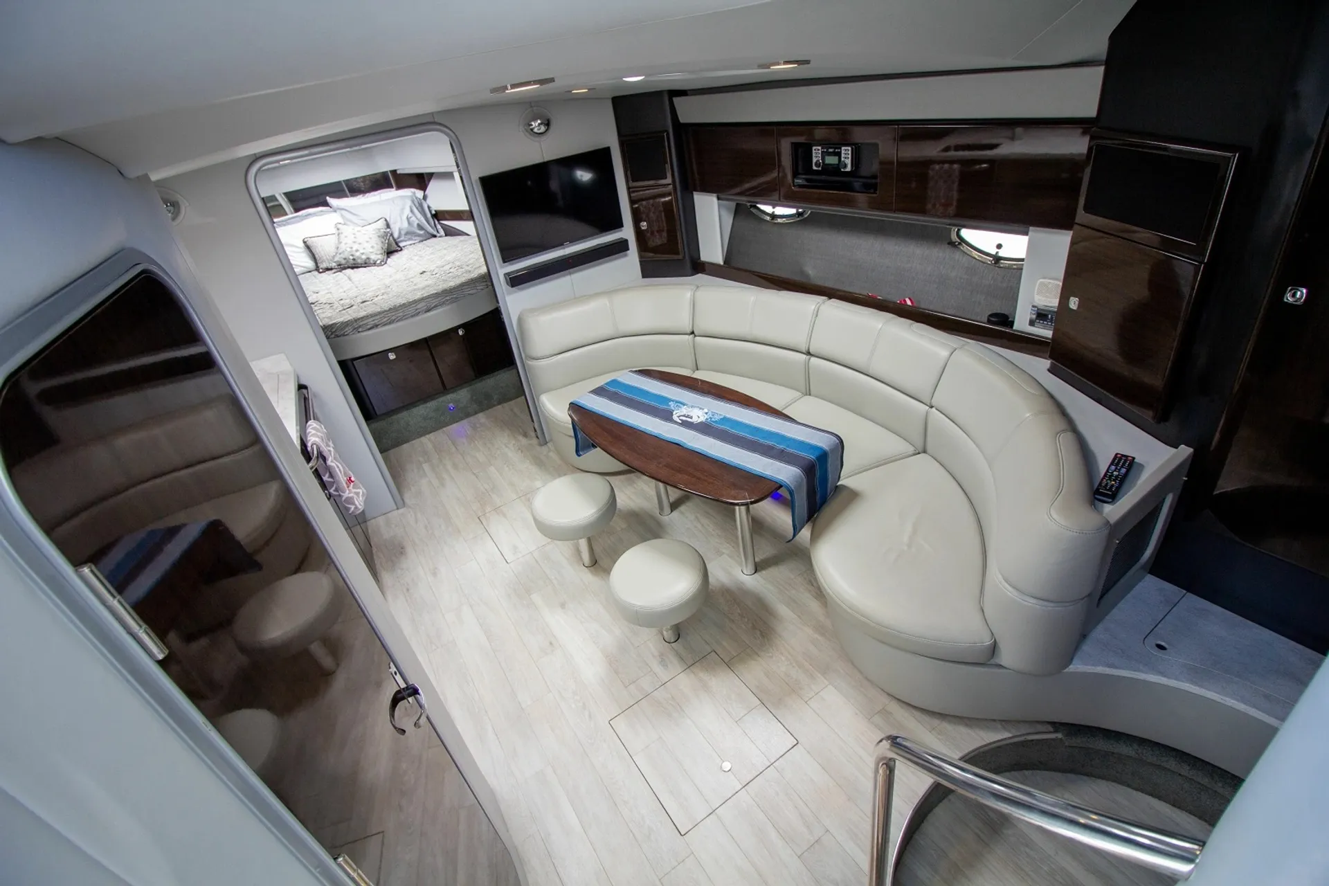 2016 Formula 400 Luxury Yacht | Twin Volvo 