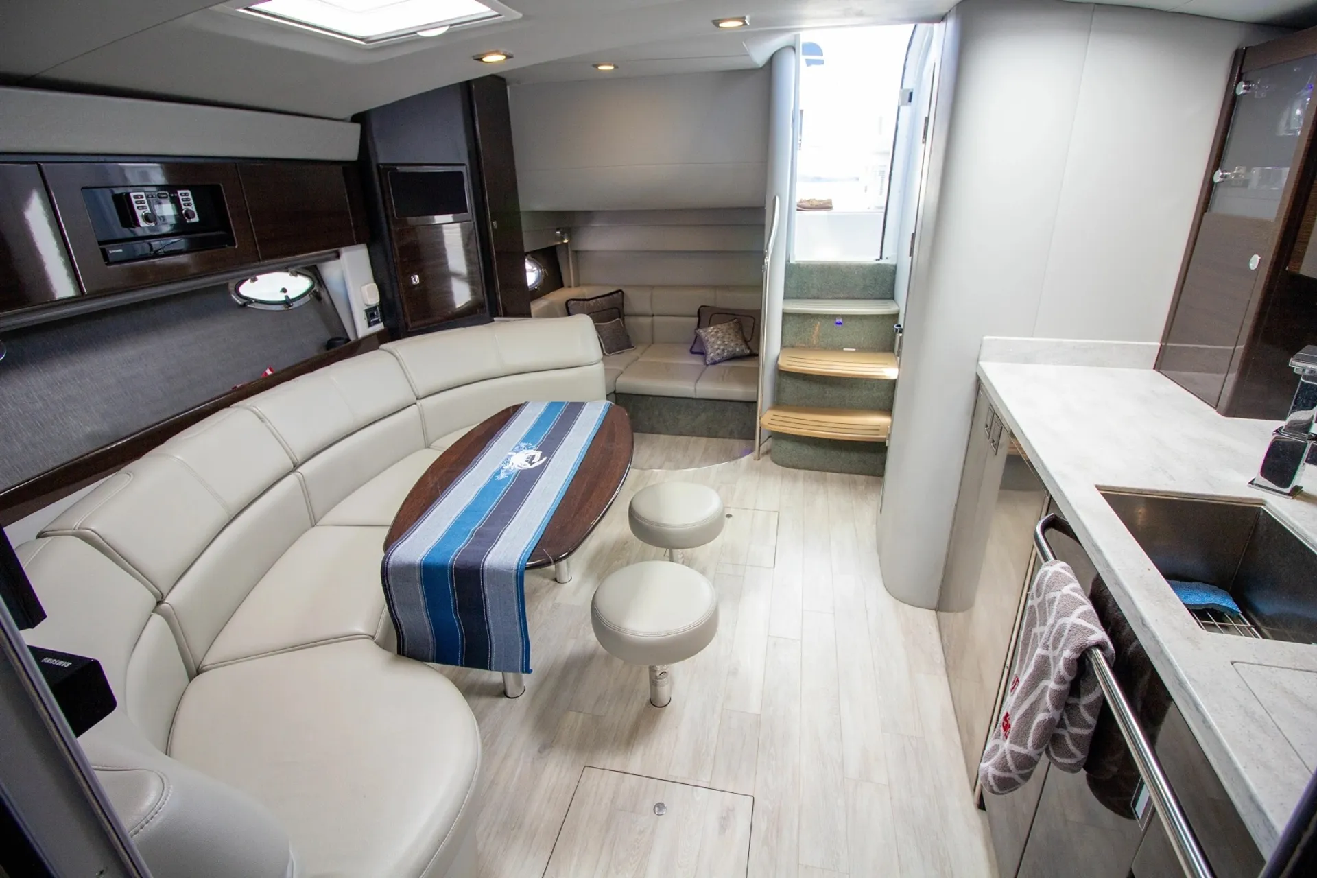 2016 Formula 400 Luxury Yacht | Twin Volvo 
