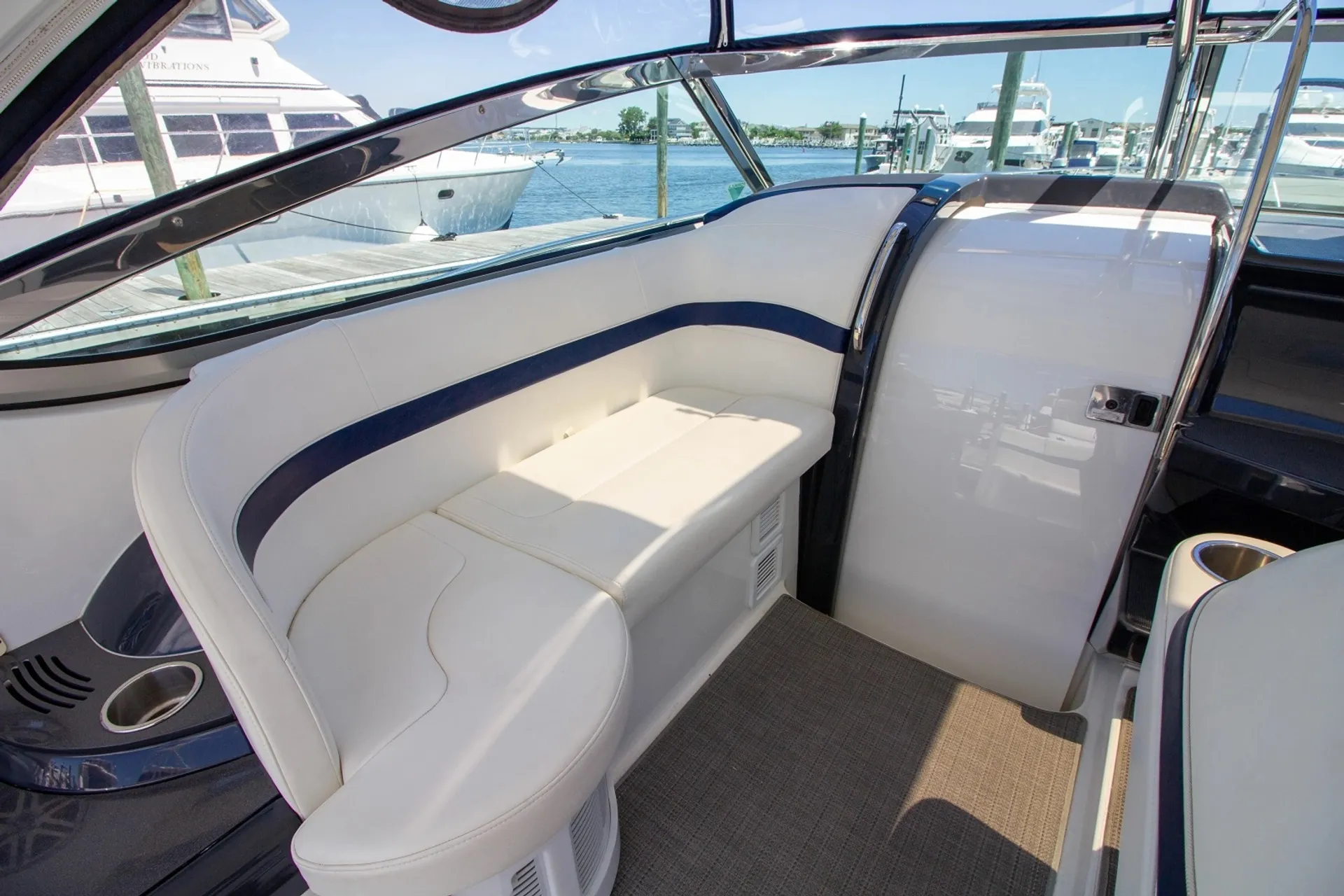 2016 Formula 400 Luxury Yacht | Twin Volvo 