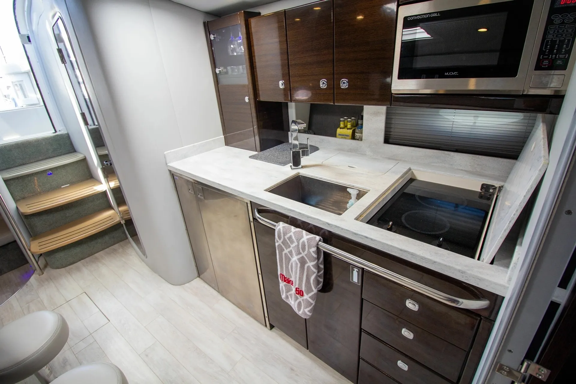 2016 Formula 400 Luxury Yacht | Twin Volvo 