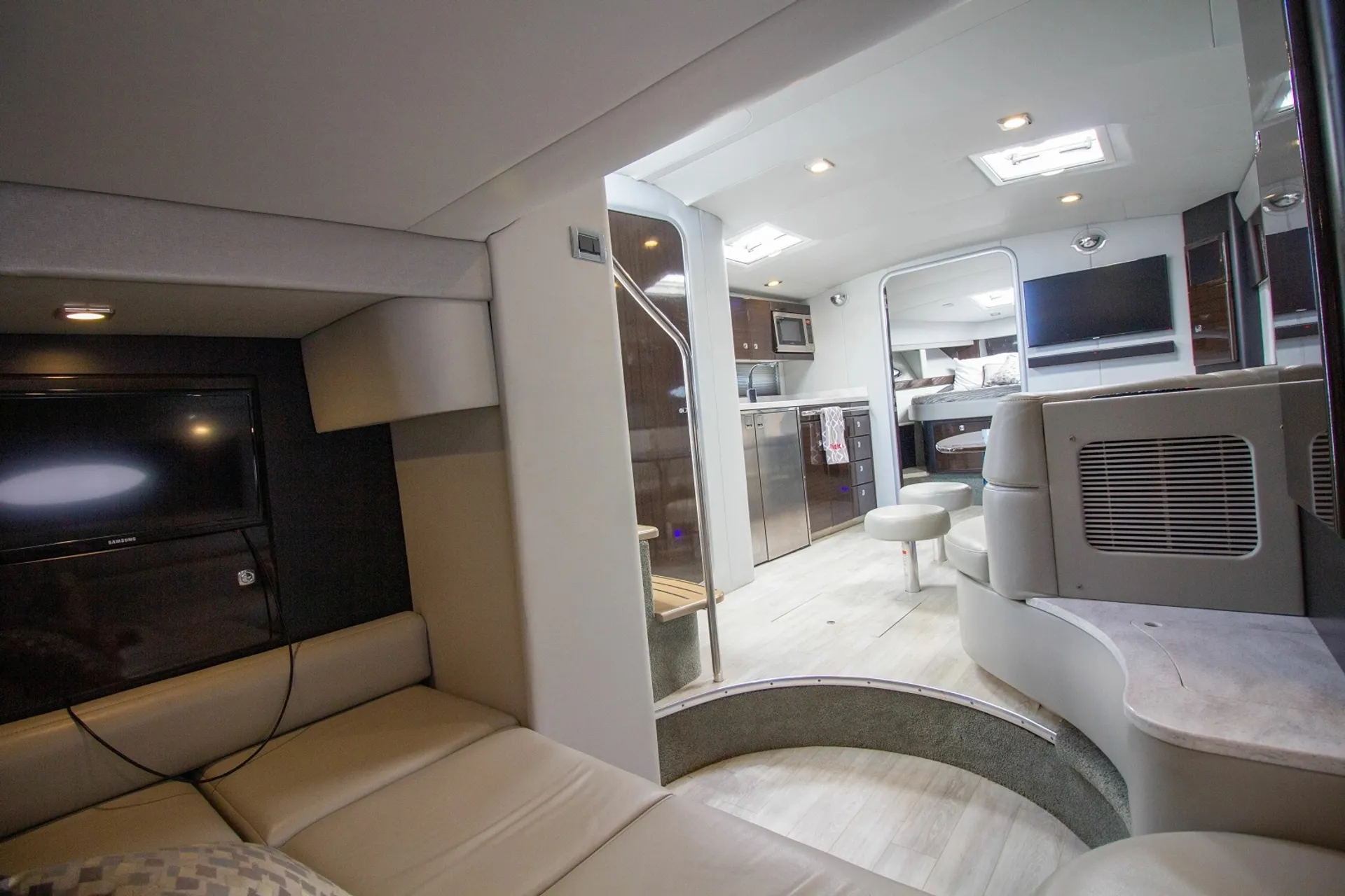 2016 Formula 400 Luxury Yacht | Twin Volvo 