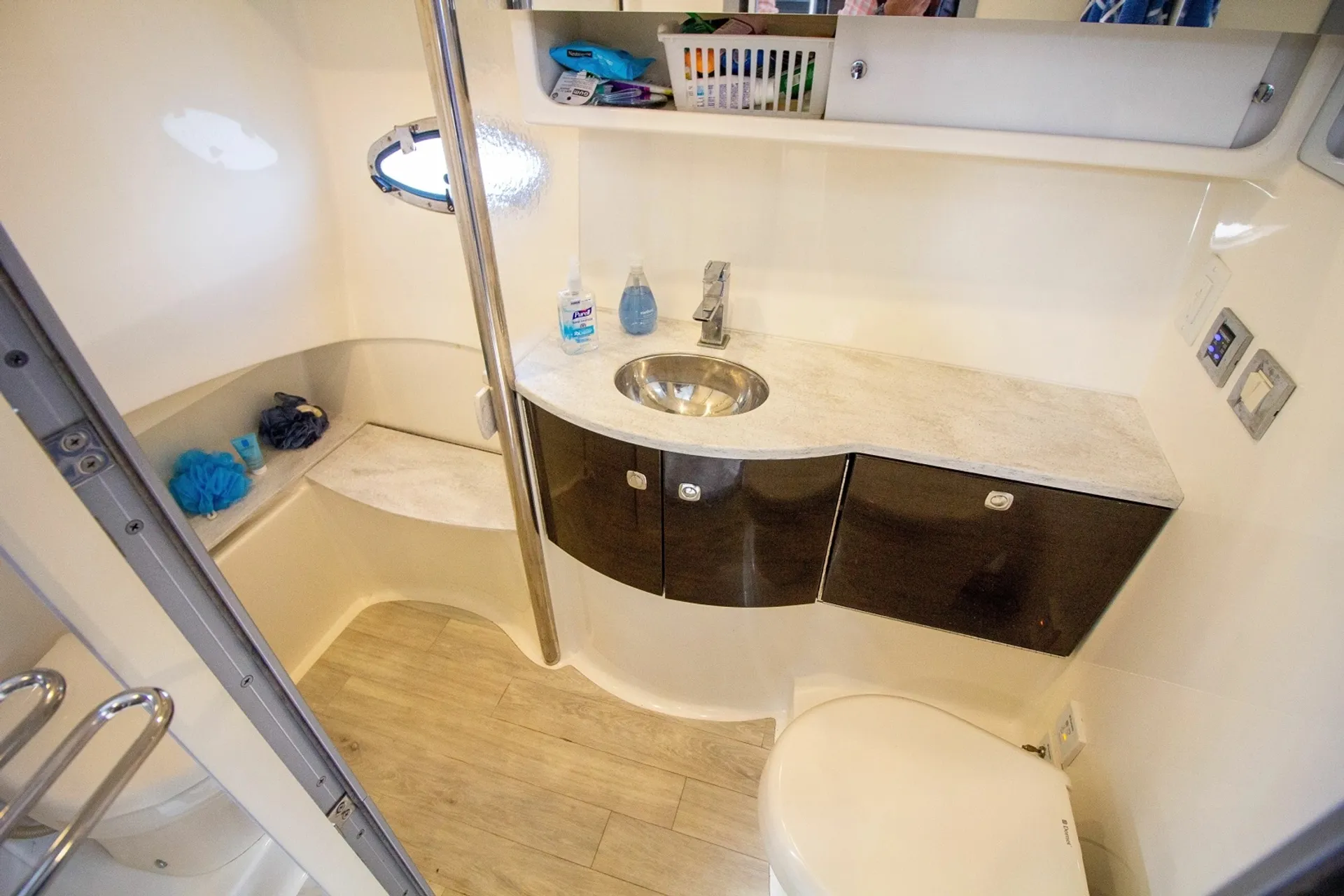 2016 Formula 400 Luxury Yacht | Twin Volvo 