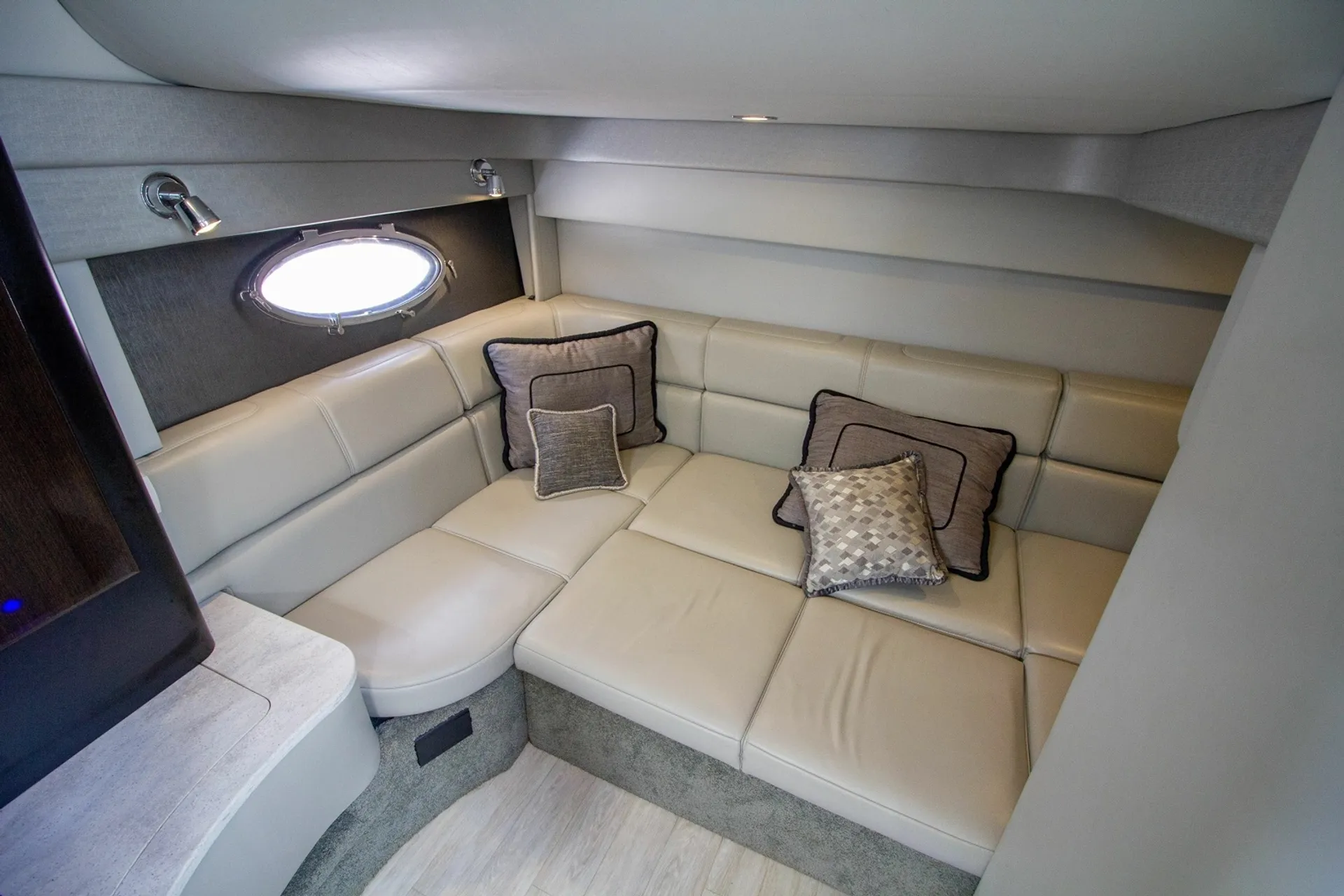 2016 Formula 400 Luxury Yacht | Twin Volvo 
