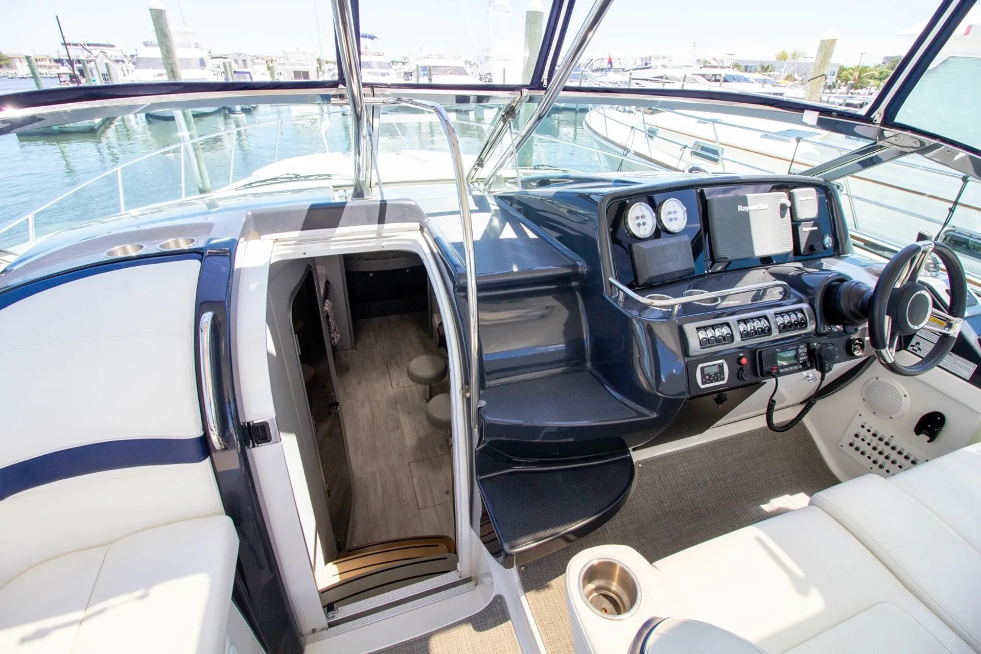 2016 Formula 400 Luxury Yacht | Twin Volvo 