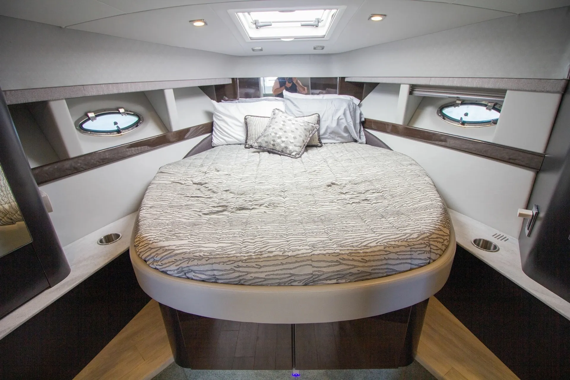 2016 Formula 400 Luxury Yacht | Twin Volvo 