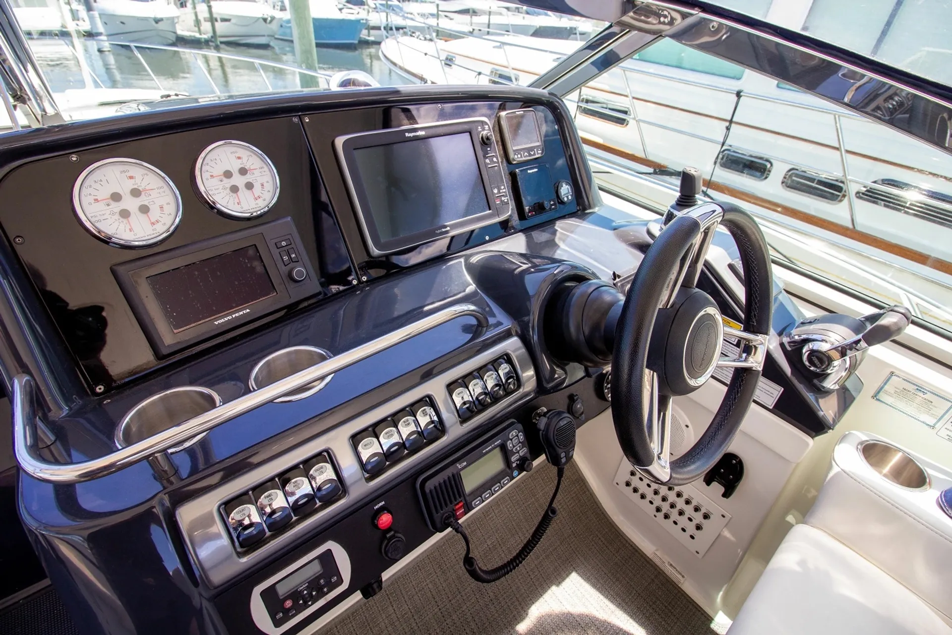 2016 Formula 400 Luxury Yacht | Twin Volvo 