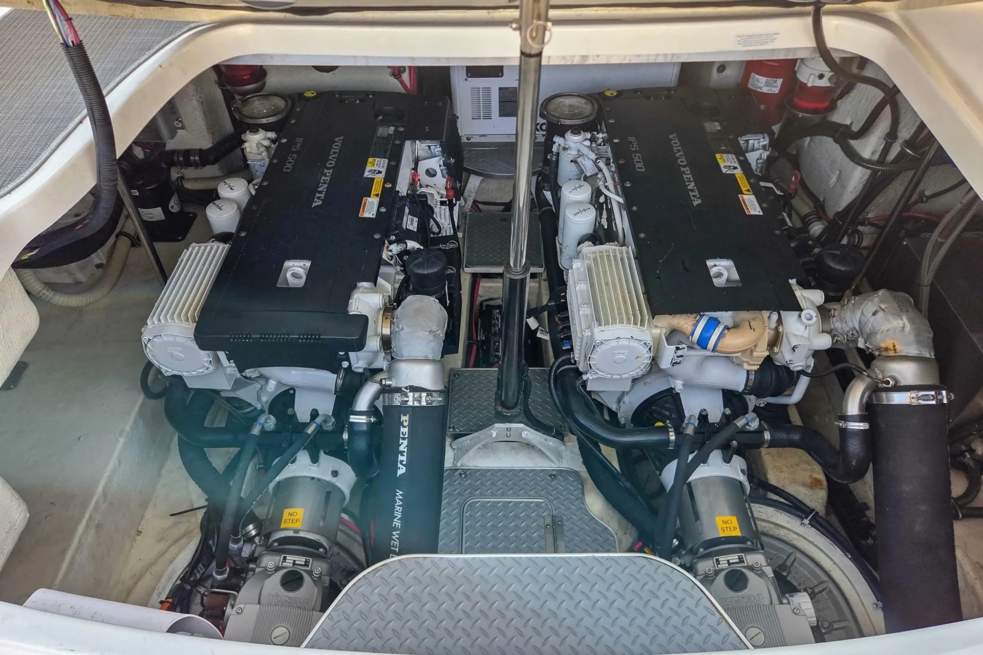 2016 Formula 400 Luxury Yacht | Twin Volvo 