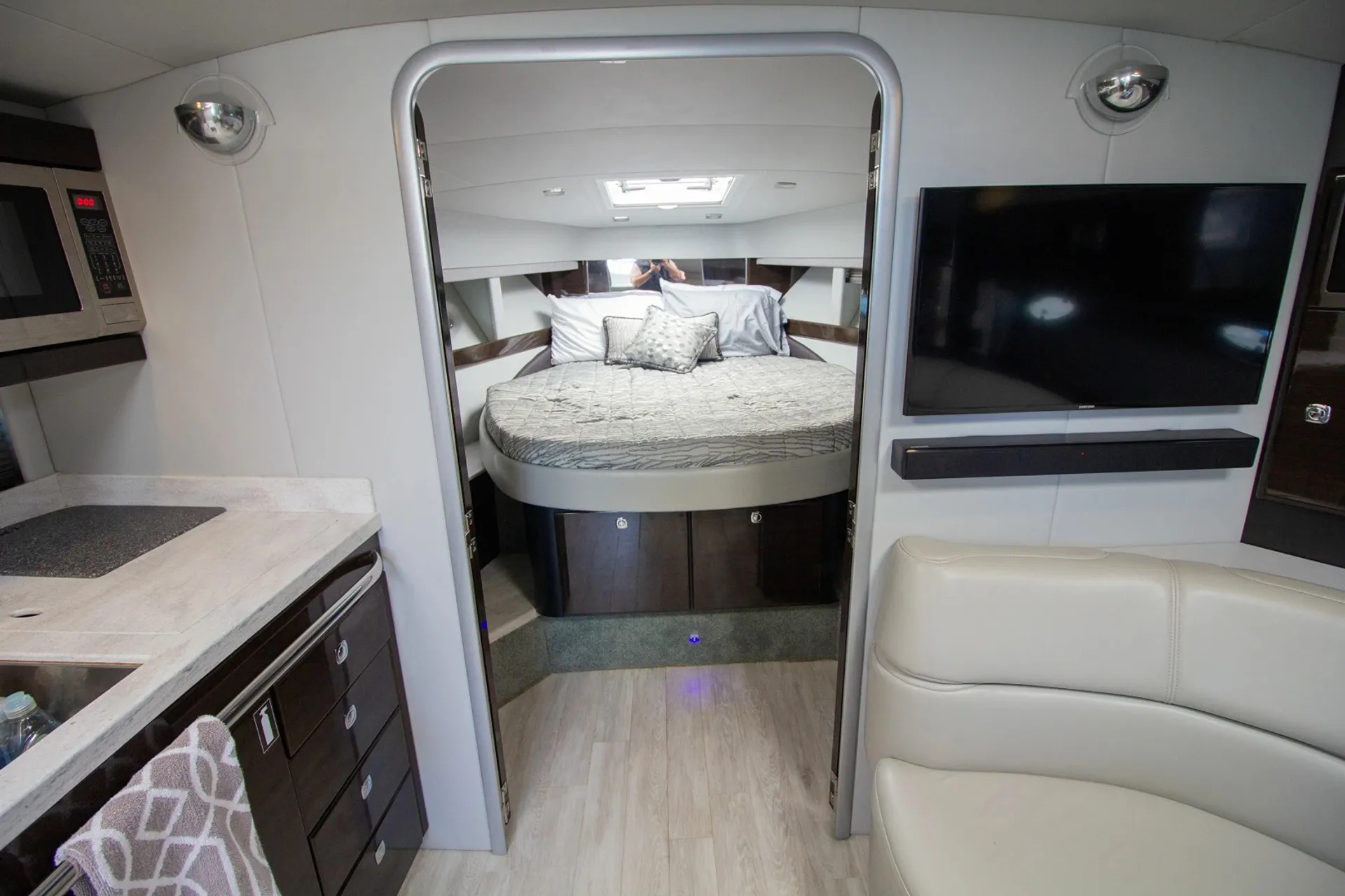 2016 Formula 400 Luxury Yacht | Twin Volvo 