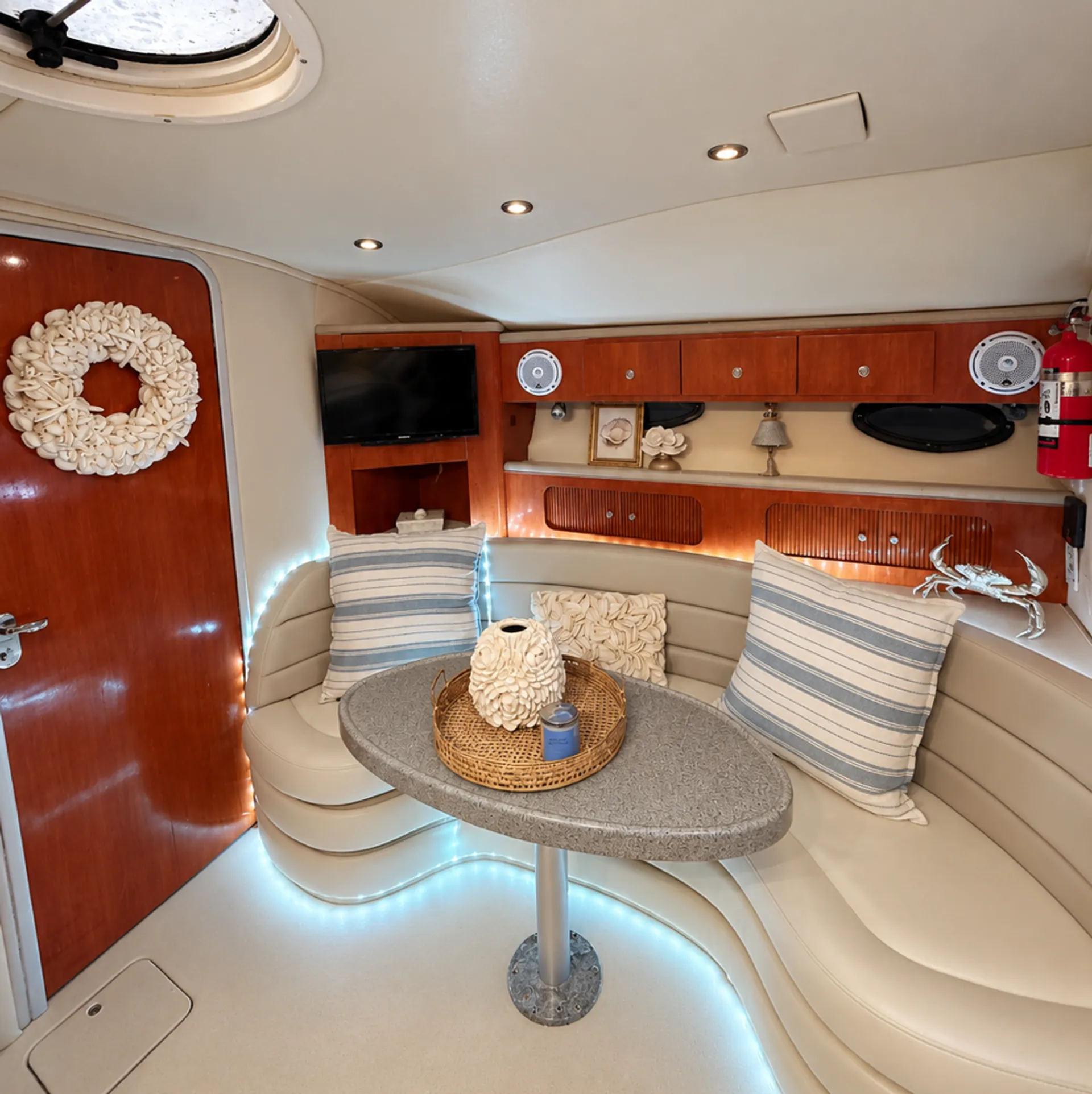 Larson Boats 370 Cabrio Mid-Cabin in Miami, FL — photo 7