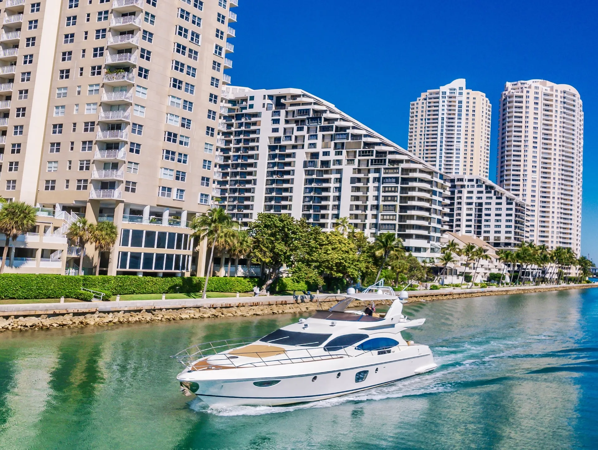 Azimut 70 Flybridge in Miami, FL — photo 2