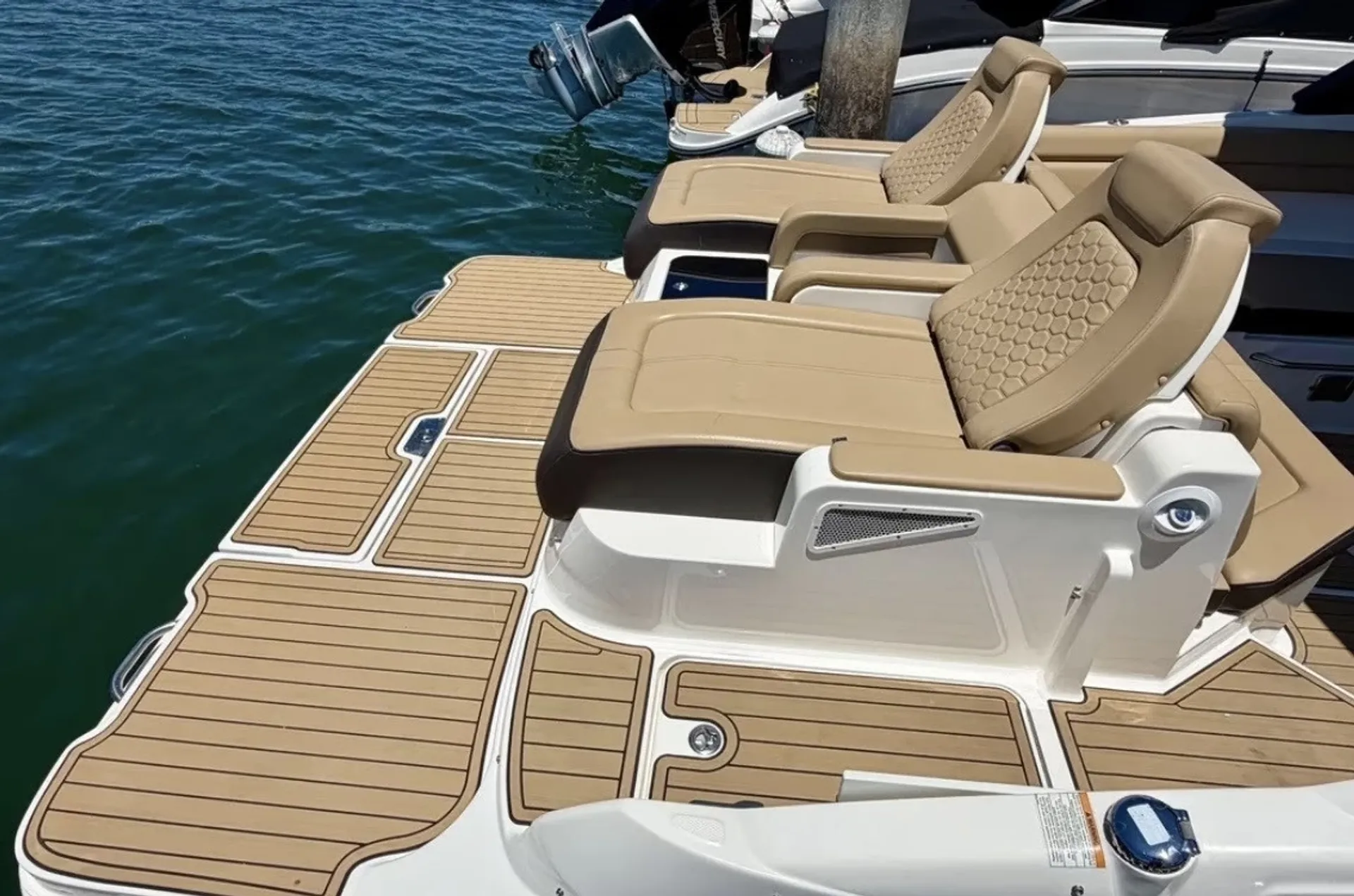 CHAPARRAL BOATS 30 SURF in Wayzata, MN — photo 2