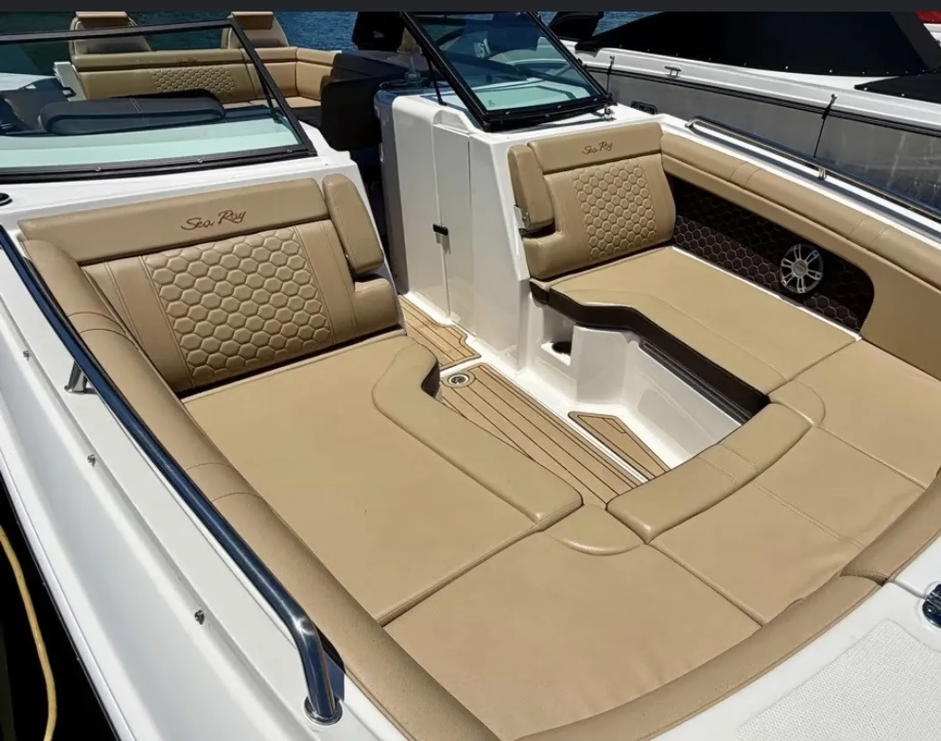 CHAPARRAL BOATS 30 SURF in Wayzata, MN — photo 3