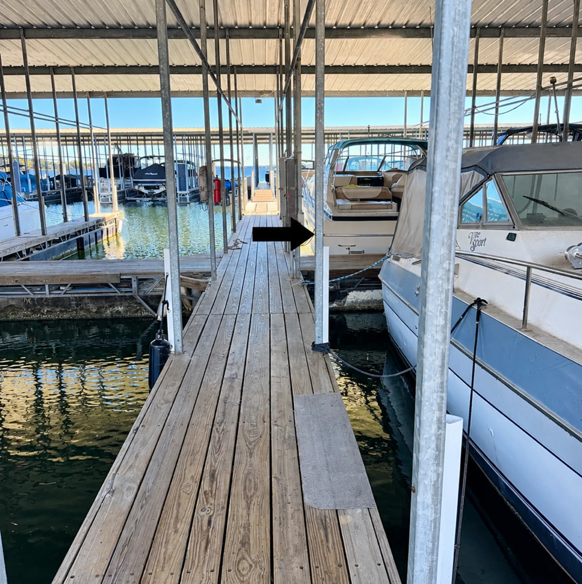 30’ Regal Commodore 2665 – Your Perfect Lake Norman Getaway