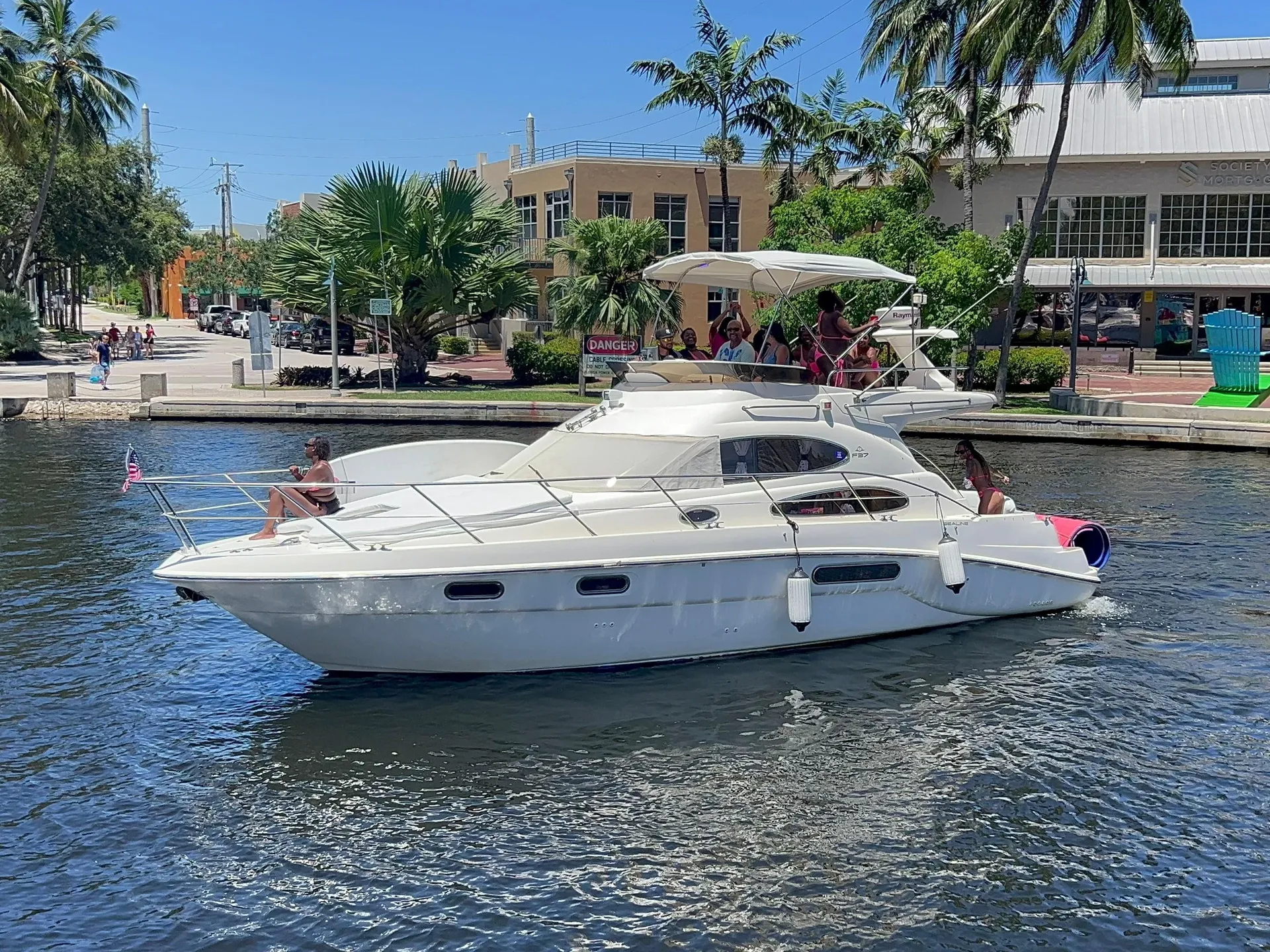 SEALINE BOATS F-37 in Lantana, FL — photo 3