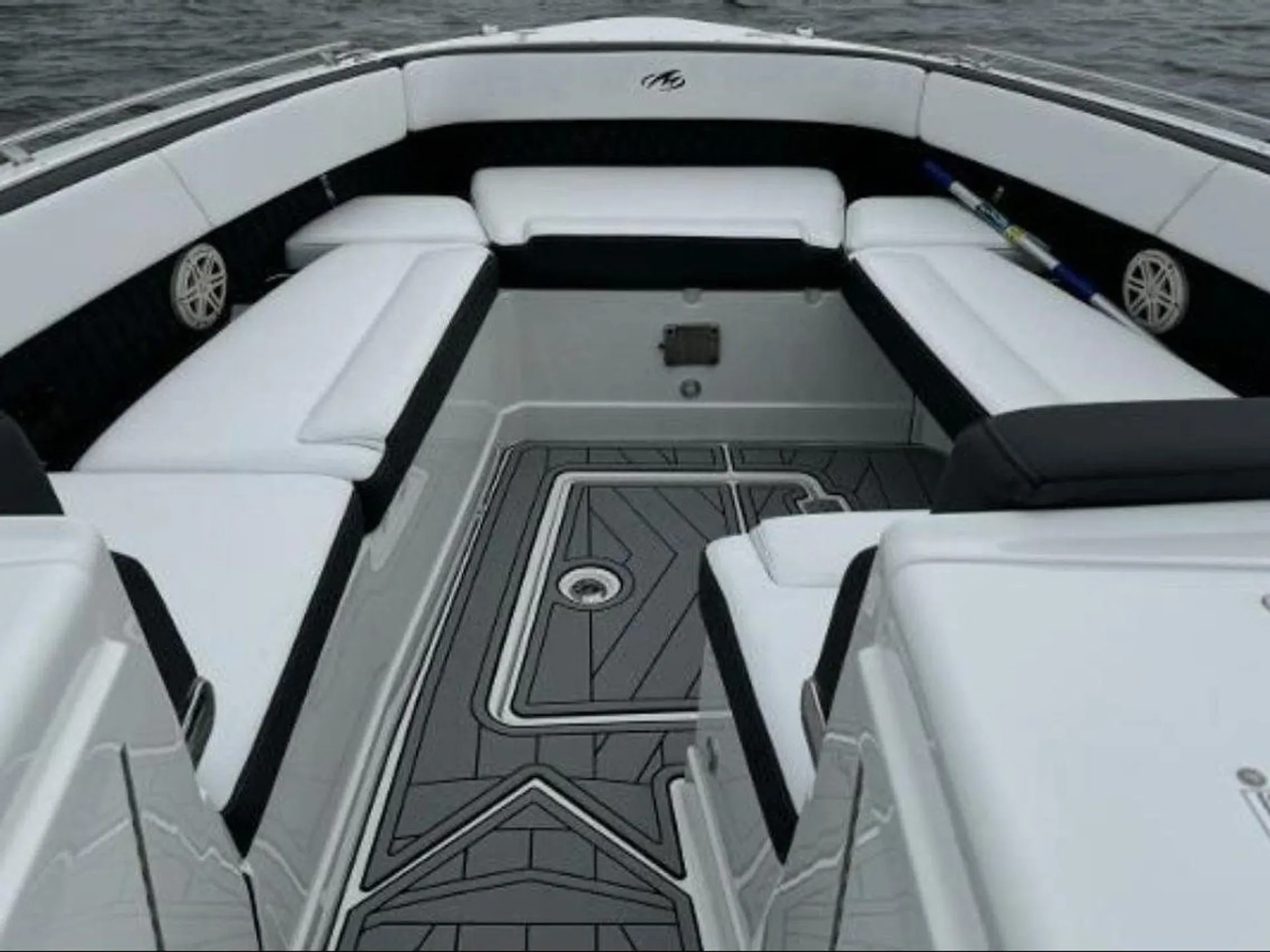 MONTEREY BOATS 385SS in West Palm Beach, FL — photo 9