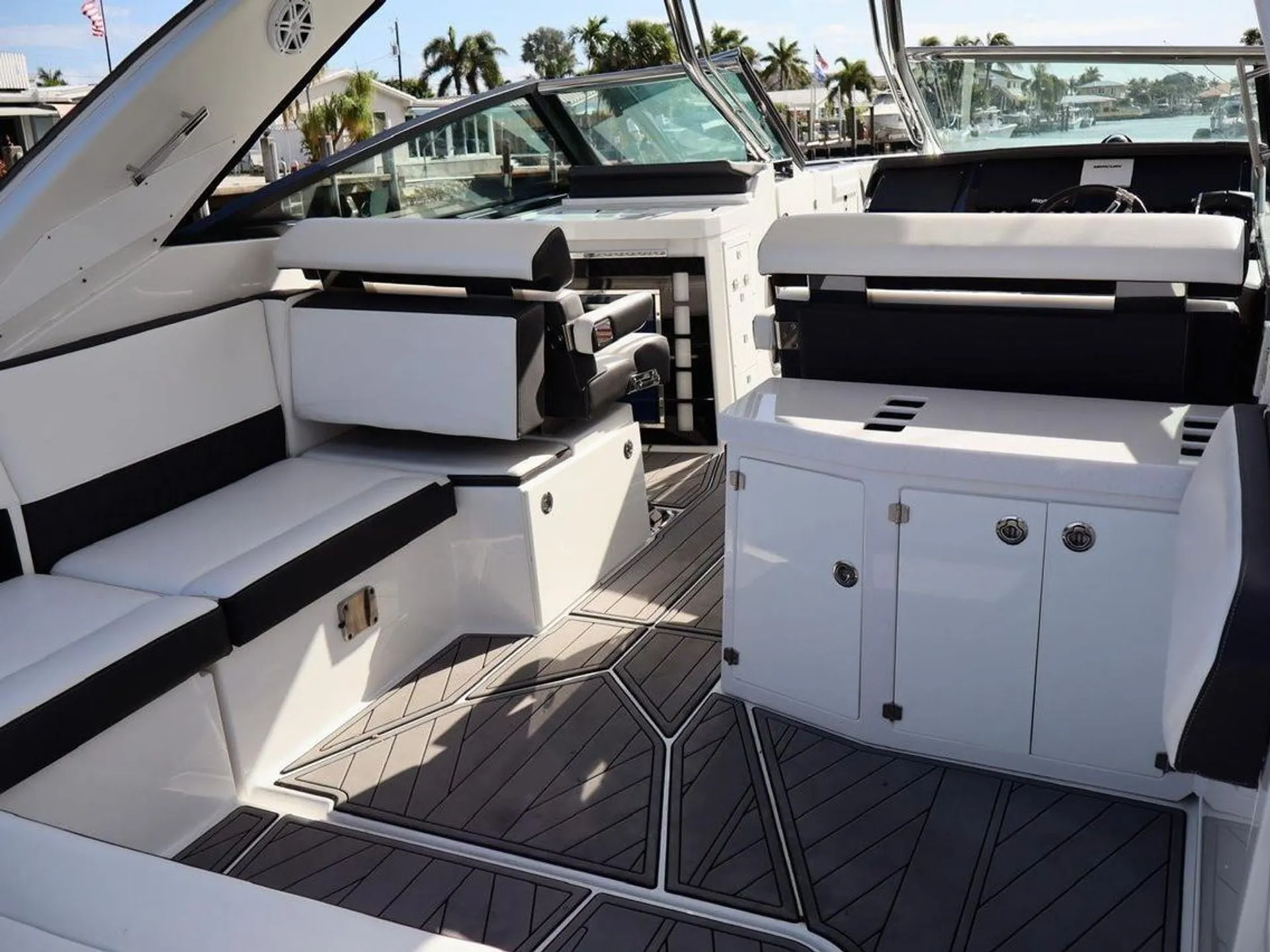 MONTEREY BOATS 385SS in West Palm Beach, FL — photo 10