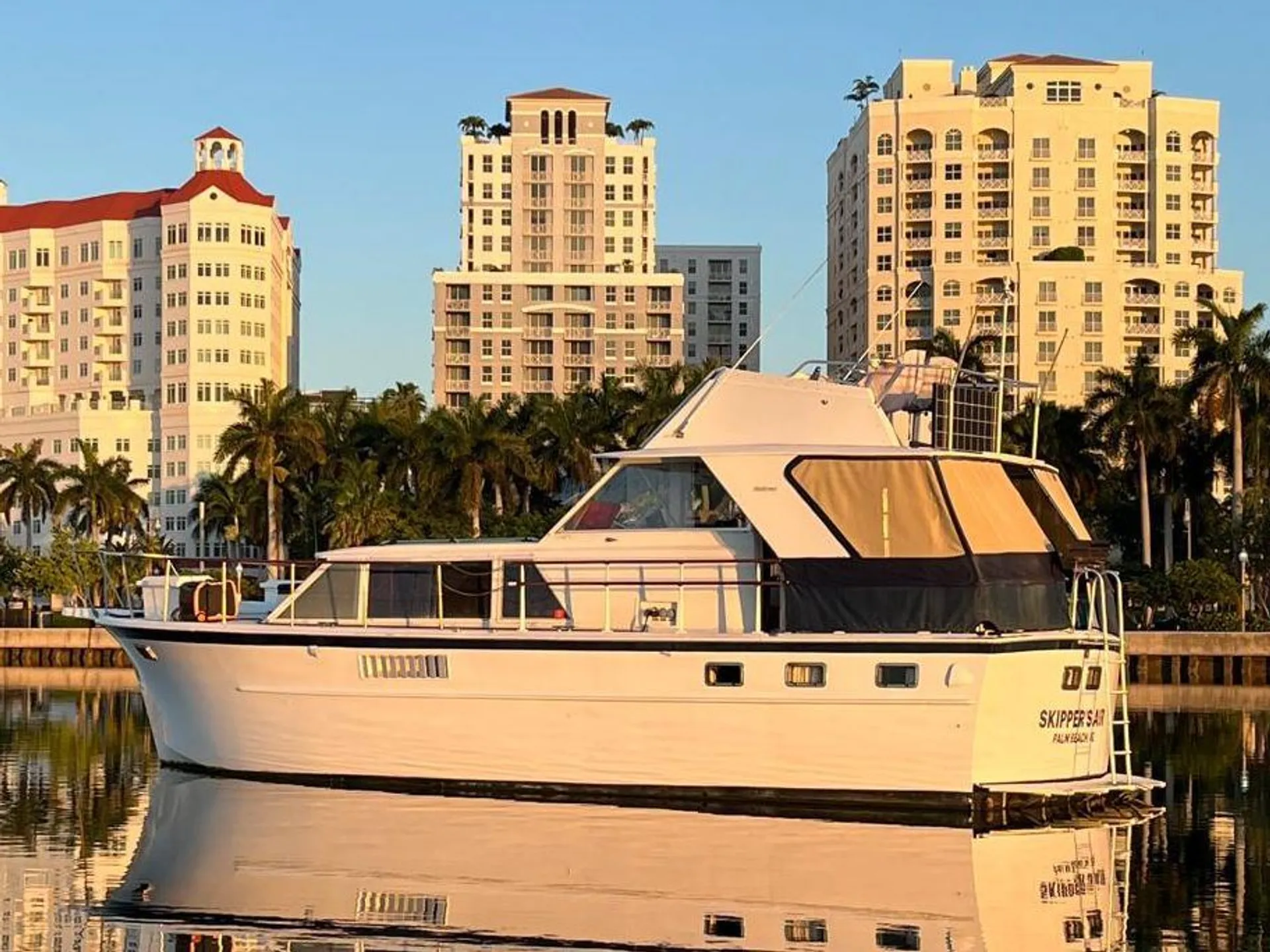 Hatteras Yachts 50 Motor Yacht in West Palm Beach, FL — photo 3