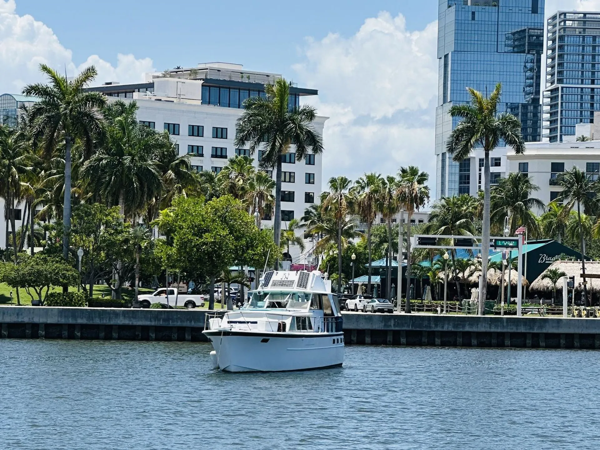 Hatteras Yachts 50 Motor Yacht in West Palm Beach, FL — photo 2