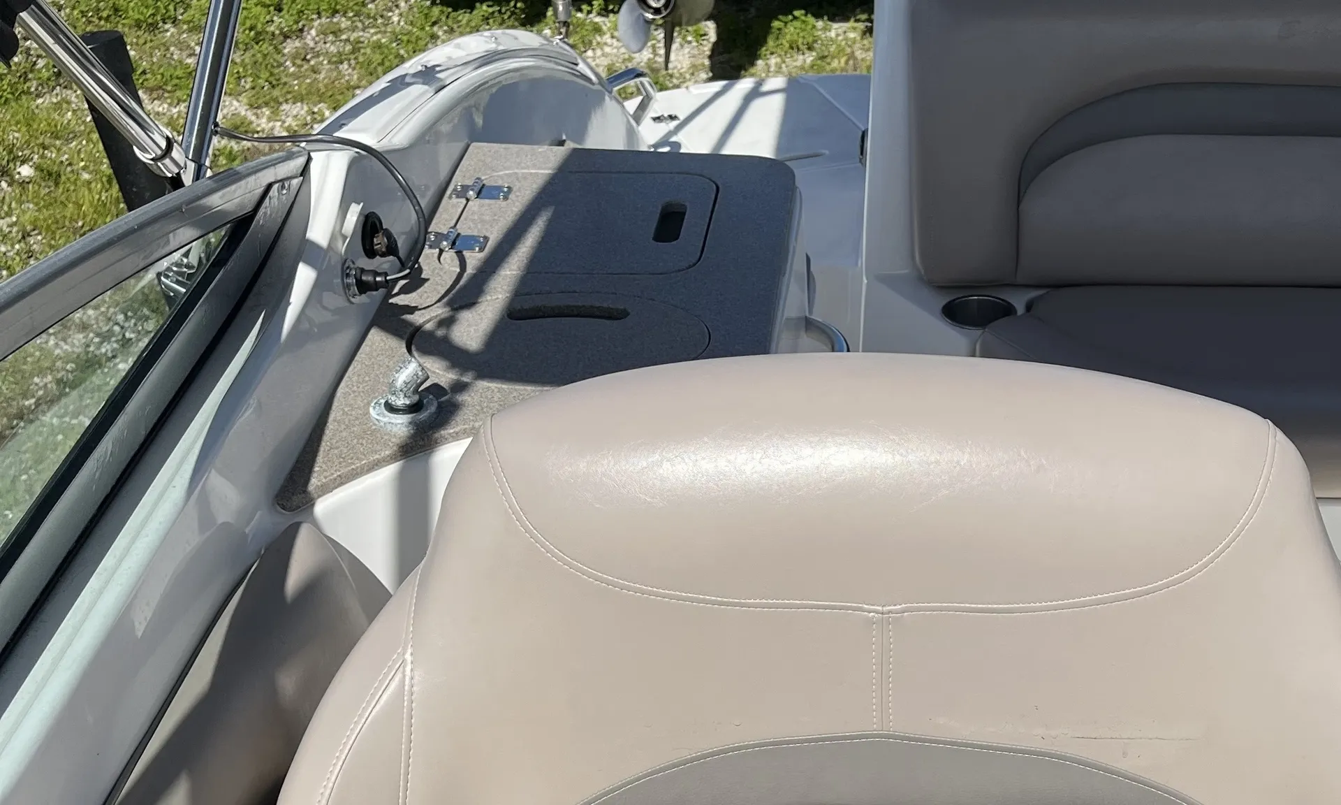 Hurricane  SunDeck 2400 OB in Marco Island, FL — photo 9