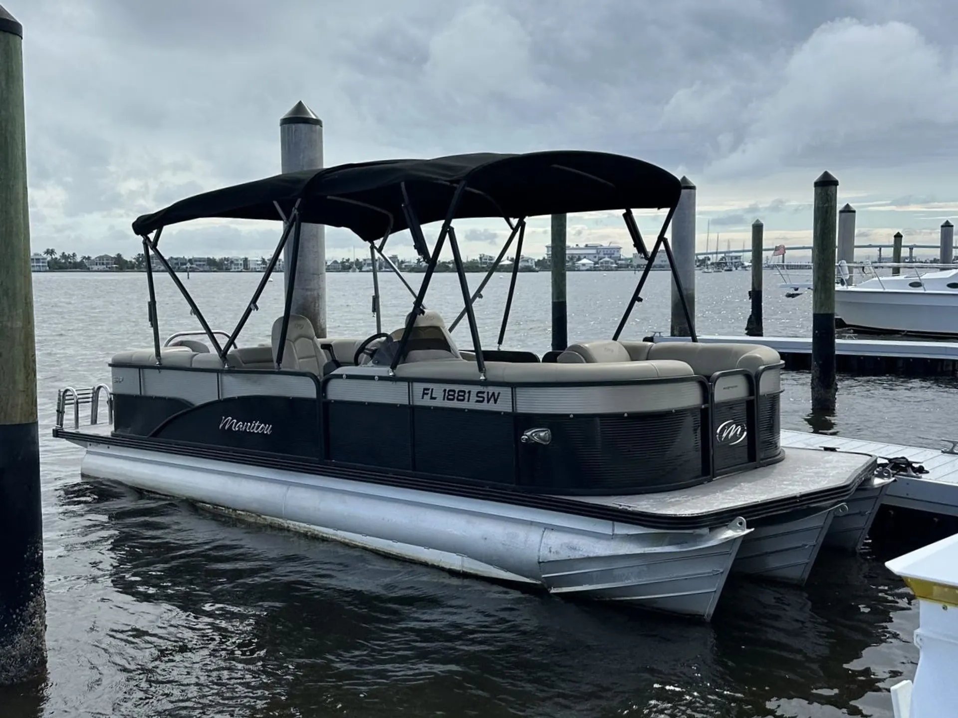MANITOU PONTOON 24 AURORA LE STANDARD TWIN TUBE in Cape Coral, FL — photo 3