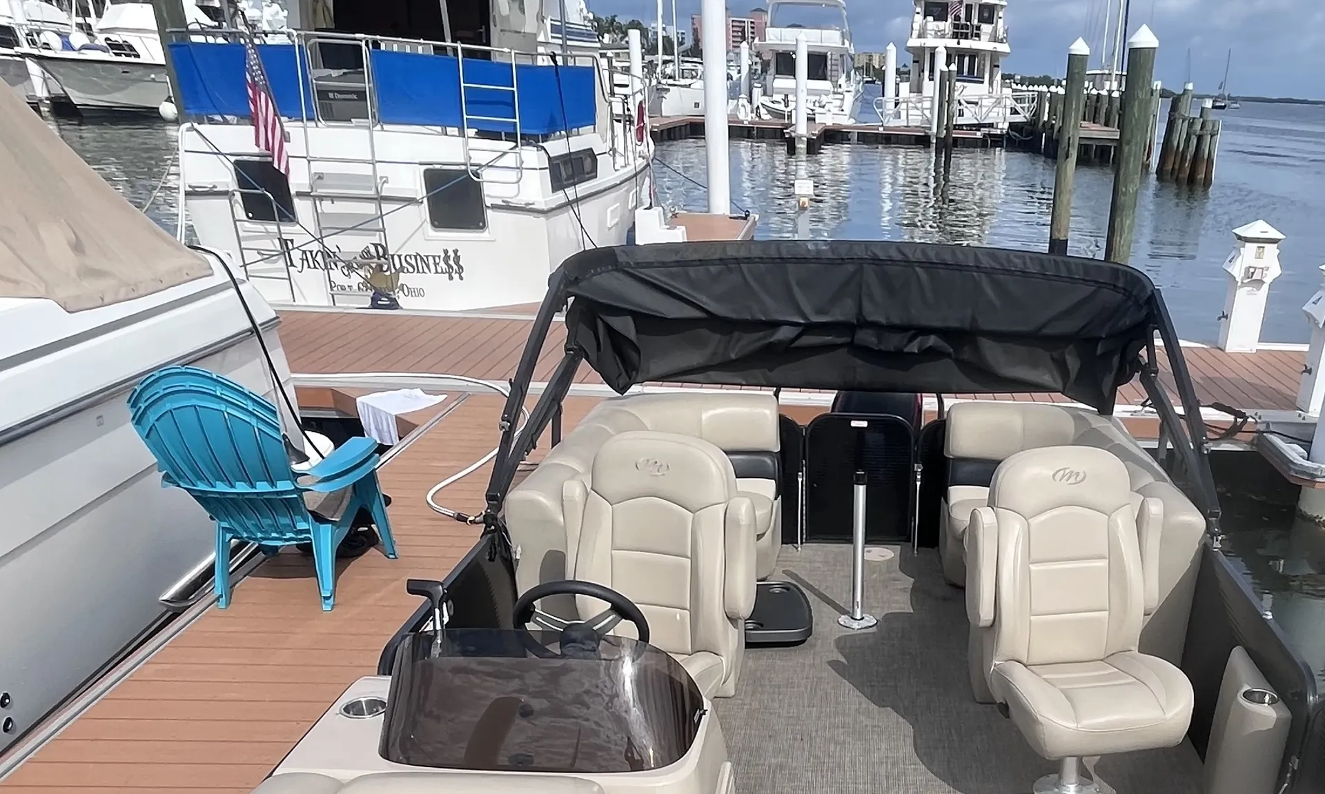 Manitou Auruora LE 230 Tritoon 24ft 250HP ! Delivered