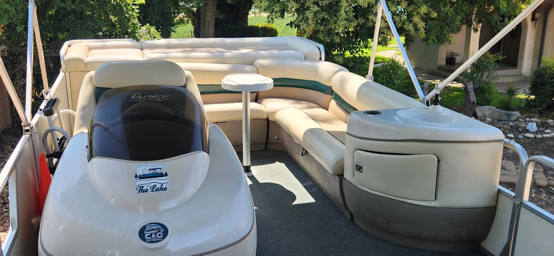 Pontoon Boat 25ft Sun Tracker Party Barge for 14 passengers