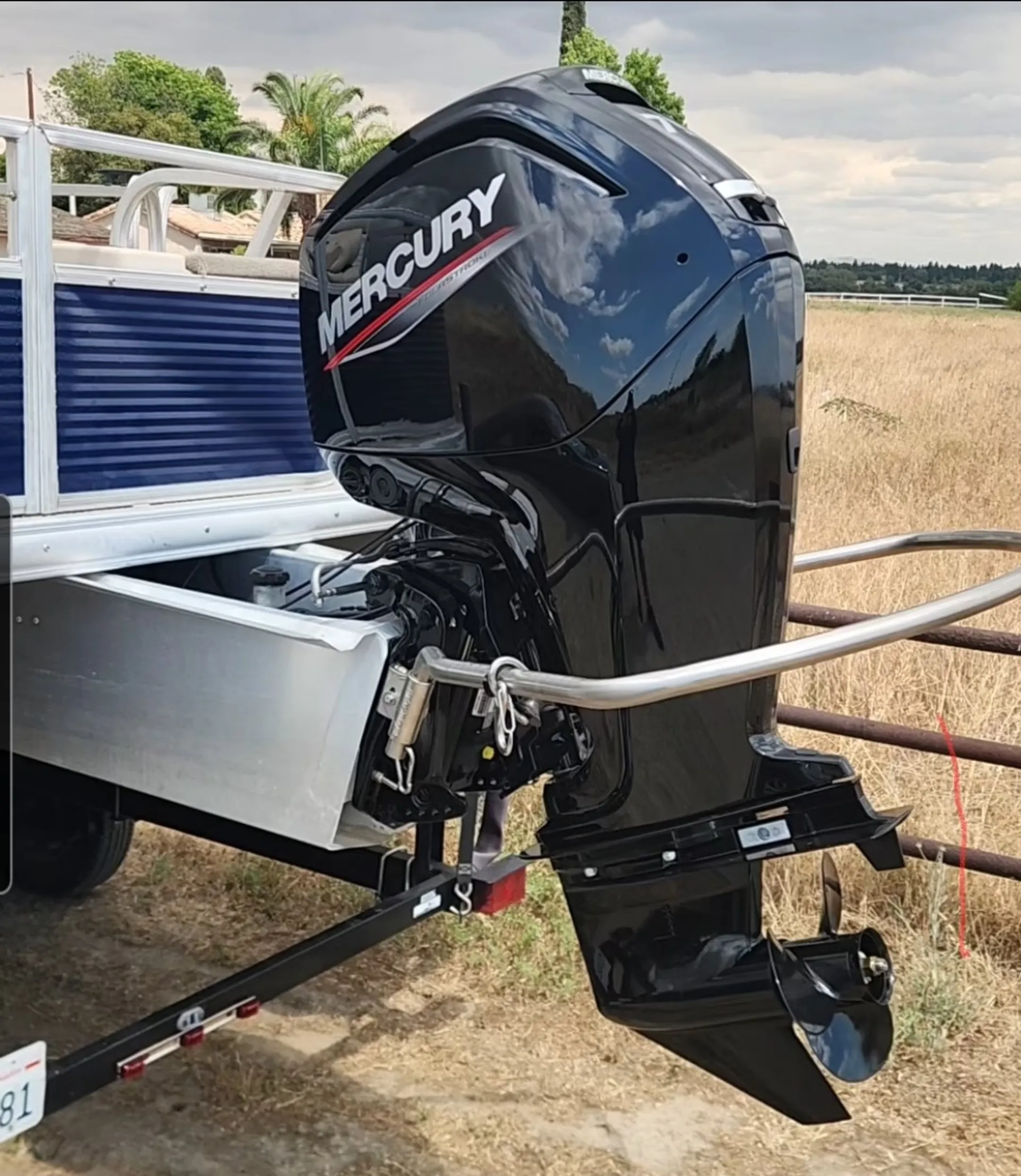 Pontoon Boat 21ft Sun Tracker for 11 passengers