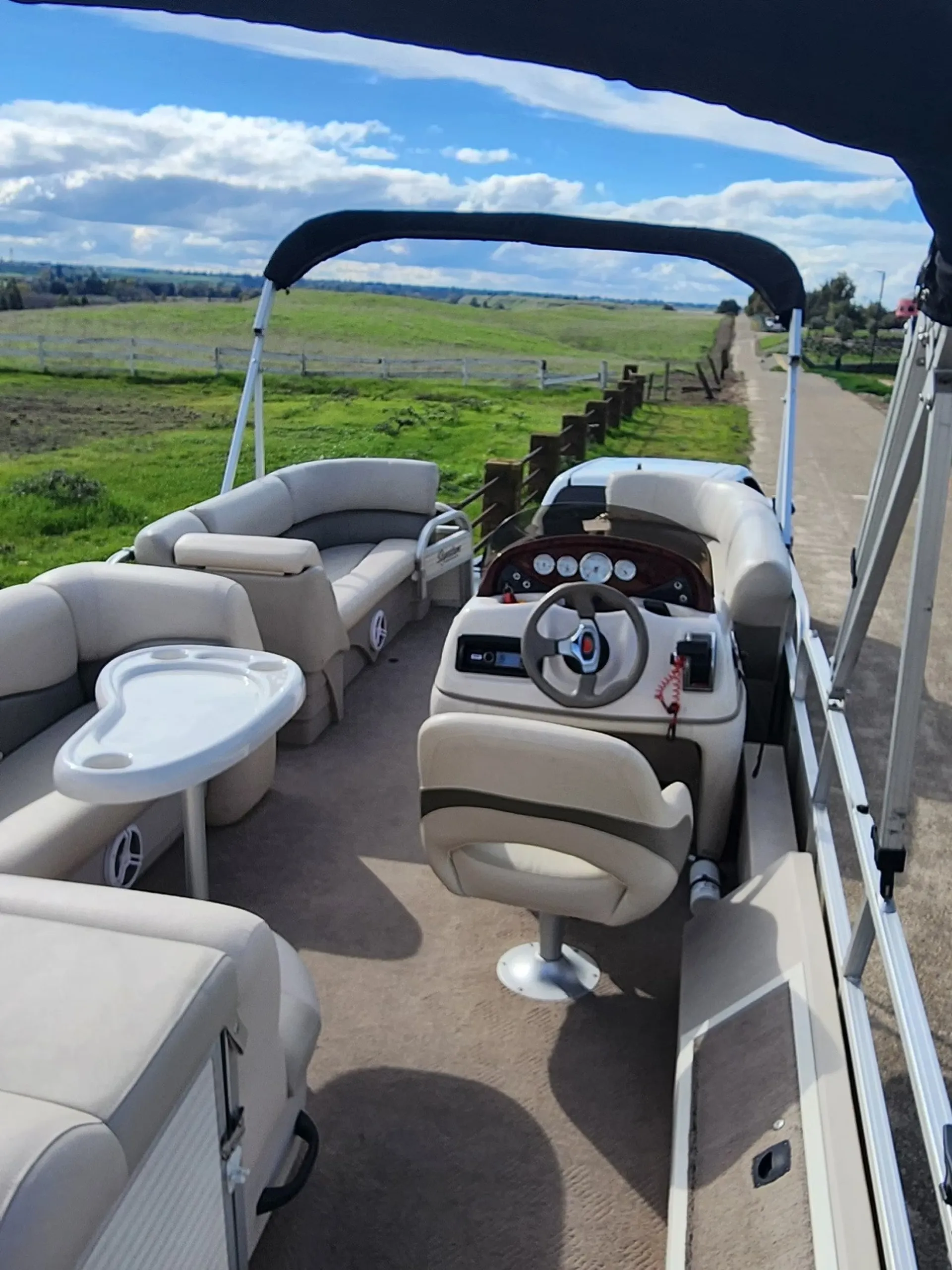 Sun Tracker By Tracker Marine PARTY BARGE 21 Signature Series in Fresno, CA — photo 4