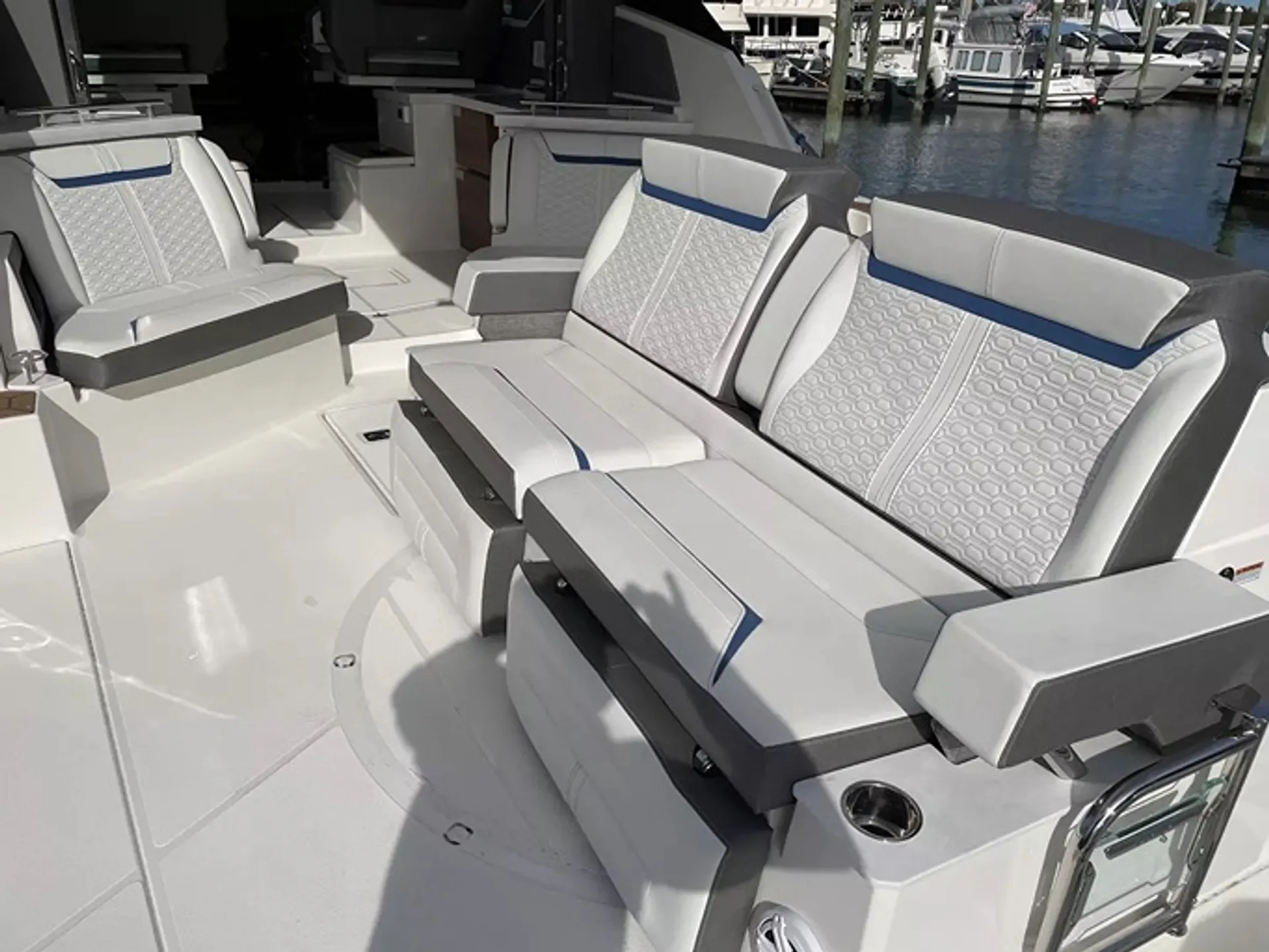 TIARA YACHTS 43 OPEN in Miami Beach, FL — photo 6