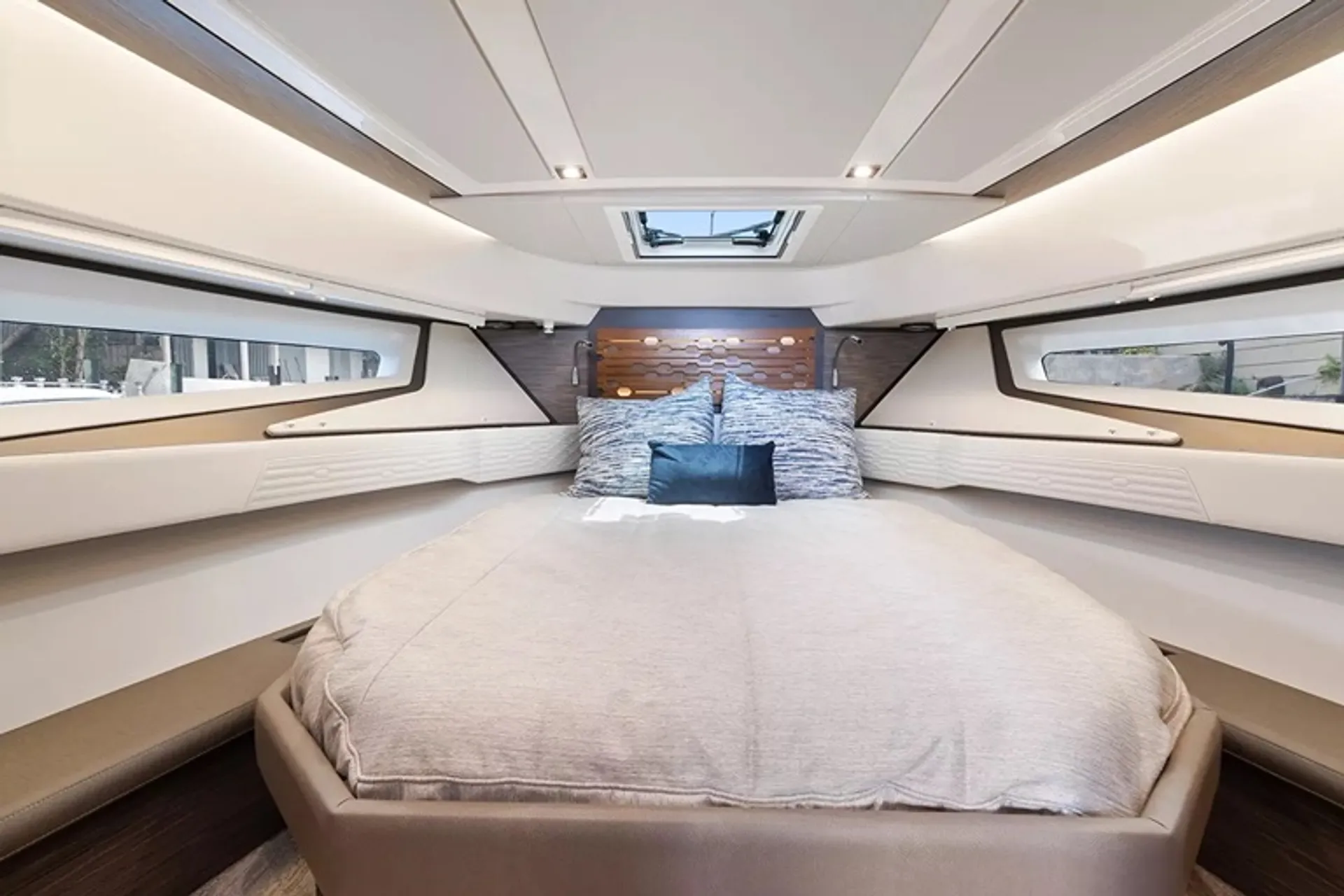 TIARA YACHTS 43 OPEN in Miami Beach, FL — photo 10