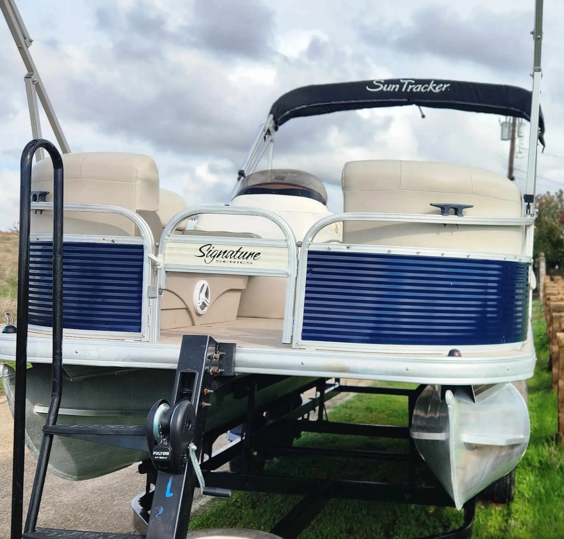 Sun Tracker By Tracker Marine PARTY BARGE 21 Signature Series in Fresno, CA — photo 6