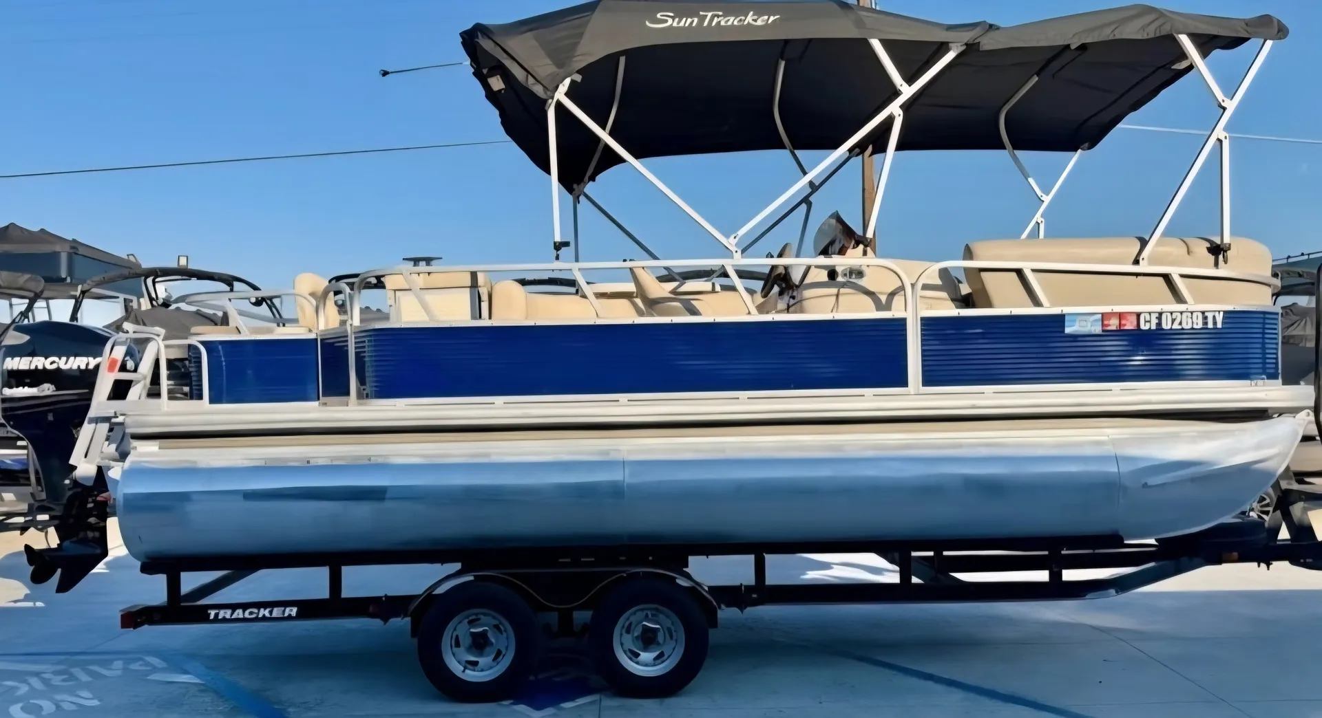 Sun Tracker By Tracker Marine PARTY BARGE 21 Signature Series in Fresno, CA — photo 3