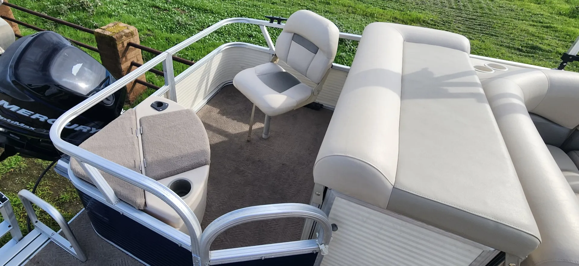Sun Tracker By Tracker Marine PARTY BARGE 21 Signature Series in Fresno, CA — photo 7