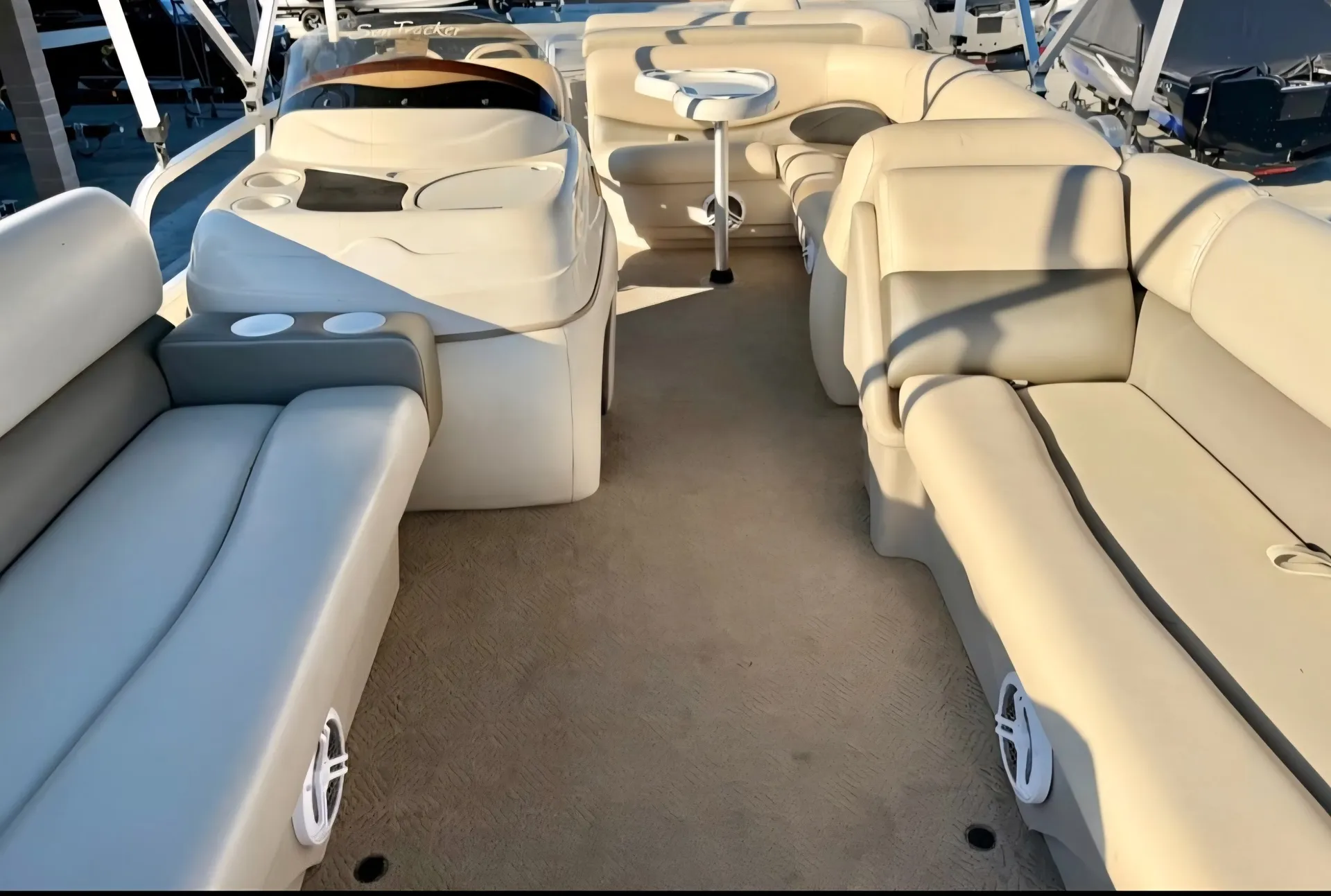 Sun Tracker By Tracker Marine PARTY BARGE 21 Signature Series in Fresno, CA — photo 8