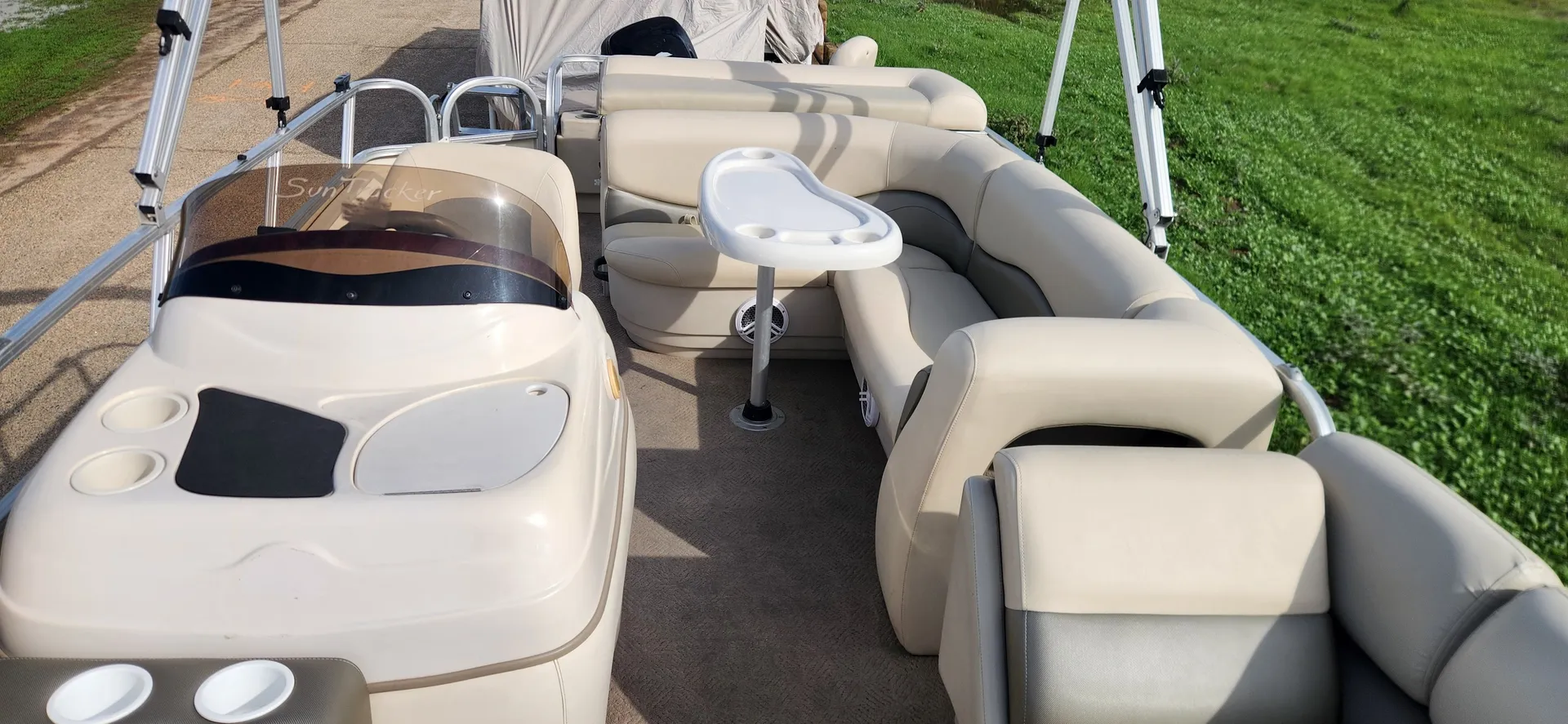 Sun Tracker By Tracker Marine PARTY BARGE 21 Signature Series in Fresno, CA — photo 10