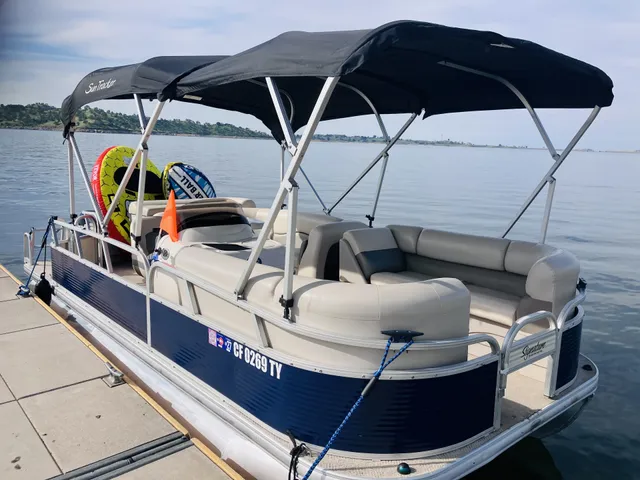 Rent a Sun Tracker By Tracker Marine pontoon in Fresno, CA near me