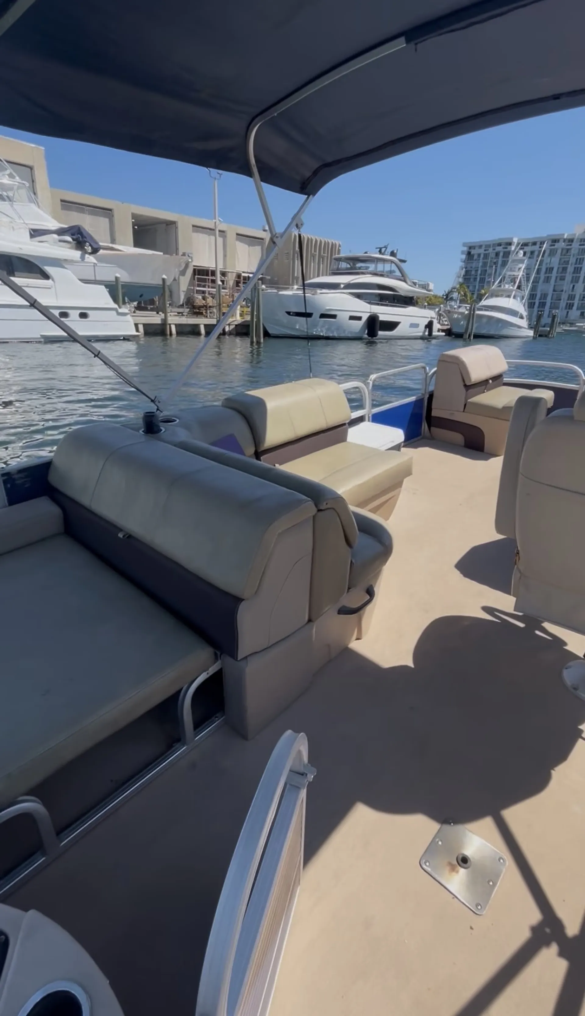 SUN TRACKER PARTY BARGE 22 RF DLX in Pompano Beach, FL — photo 7