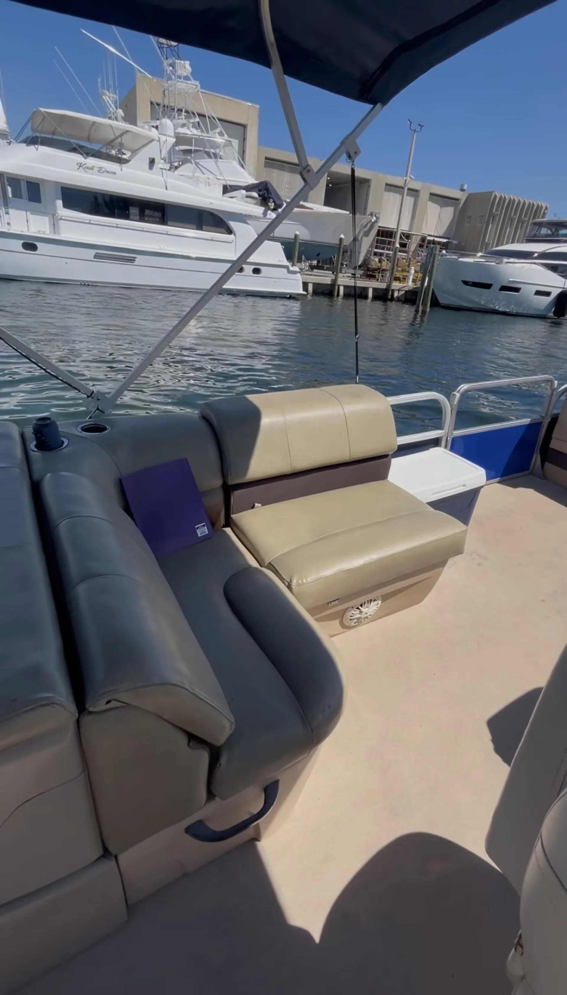 SUN TRACKER PARTY BARGE 22 RF DLX in Pompano Beach, FL — photo 4