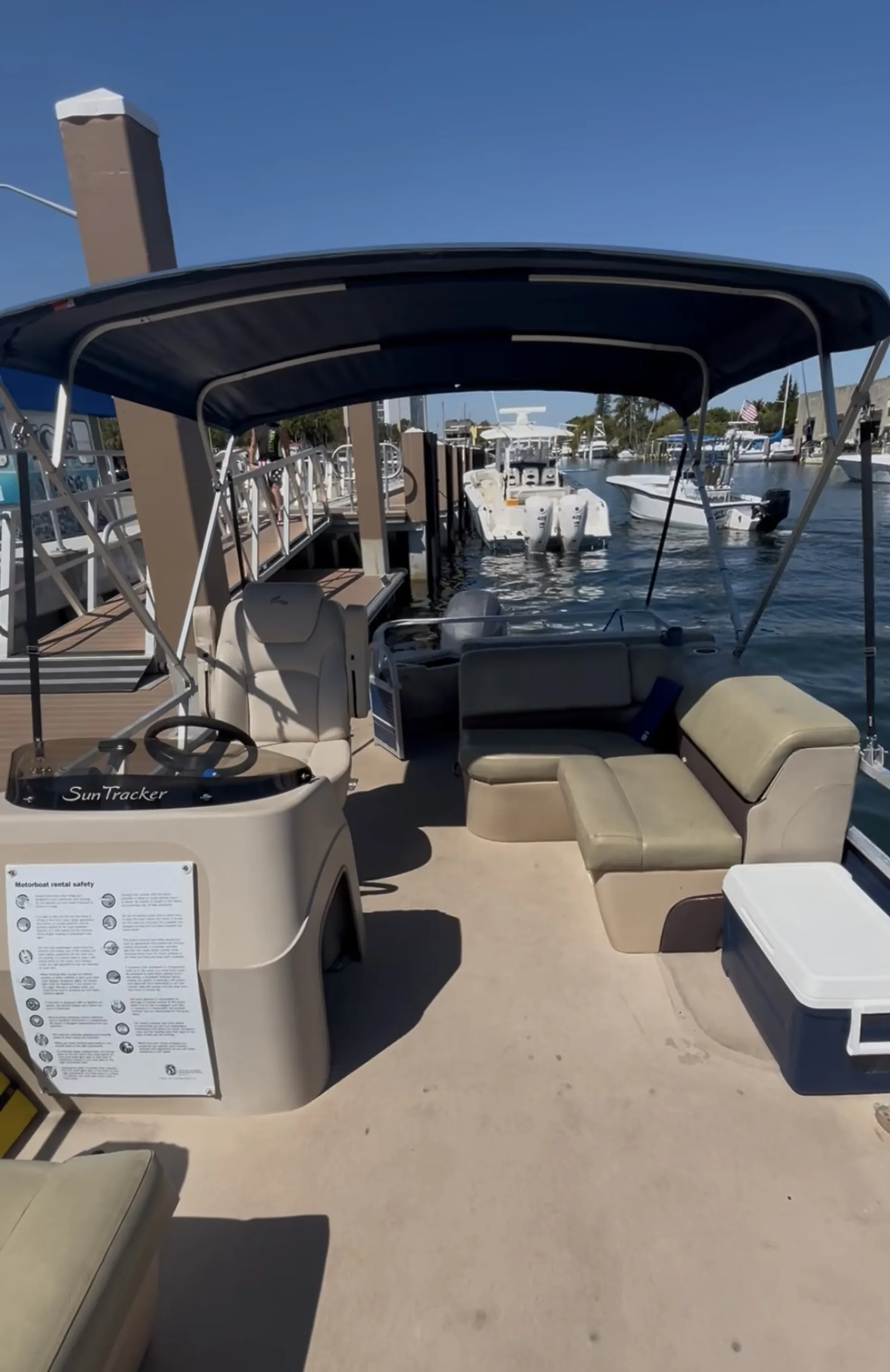 SUN TRACKER PARTY BARGE 22 RF DLX in Pompano Beach, FL — photo 10