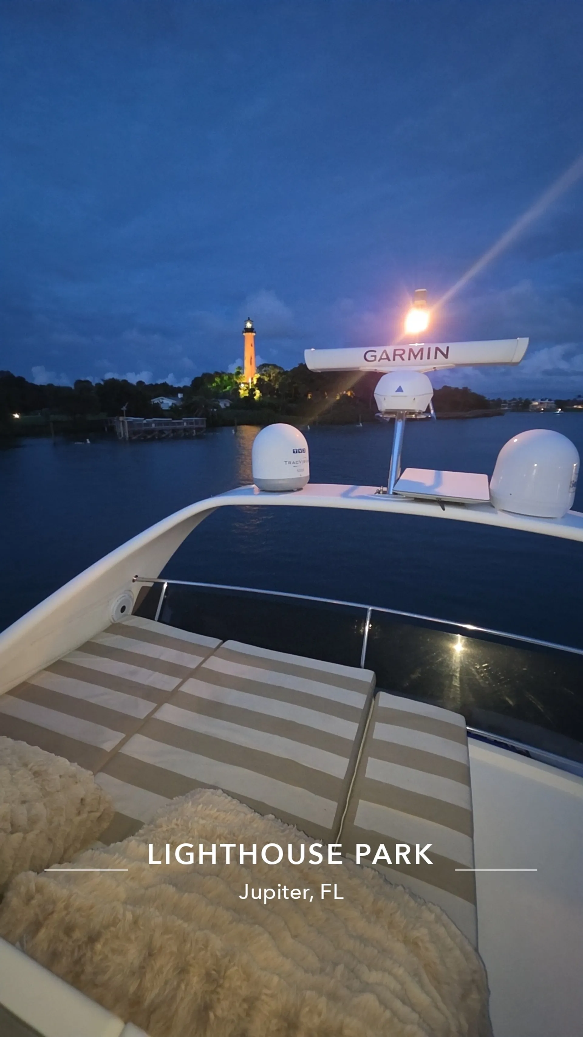 Private yacht charters: Perfect for groups looking for a fun