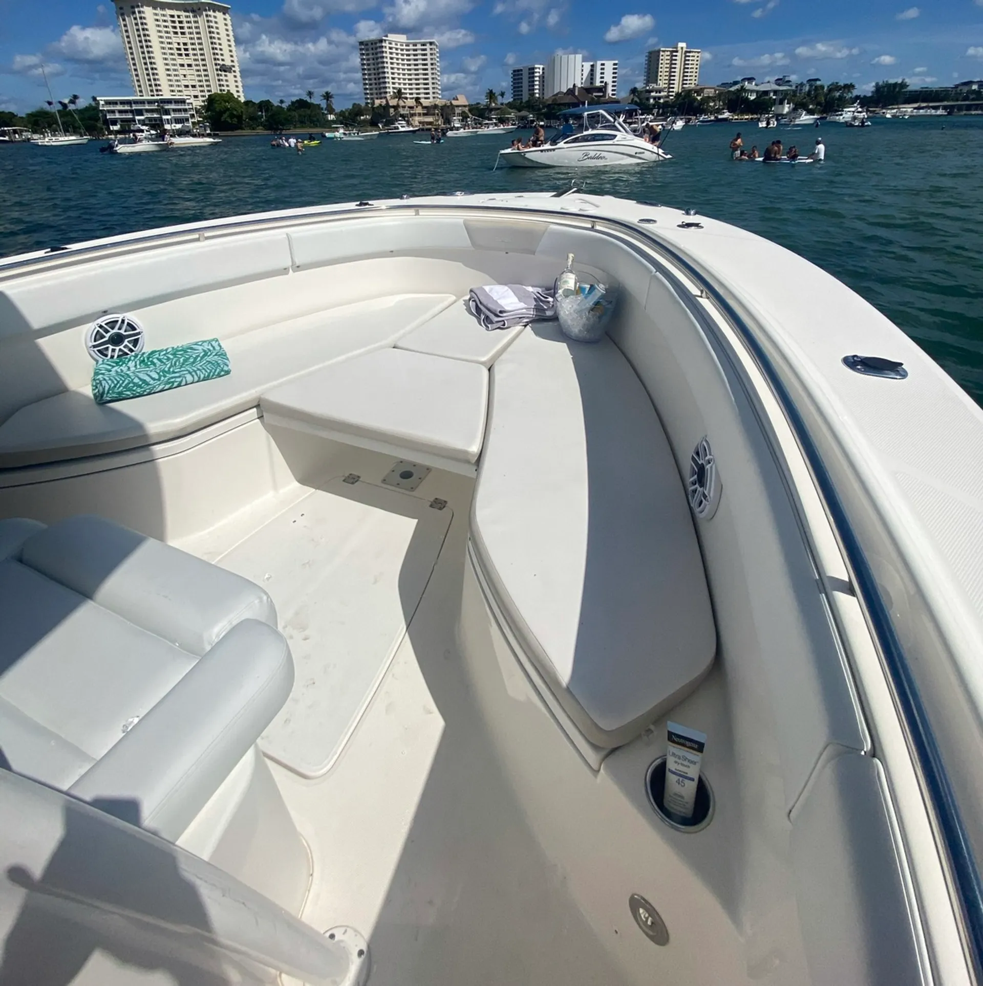 Robalo 300 CC T-Top W/2-F300XCA in Boca Raton, FL — photo 5