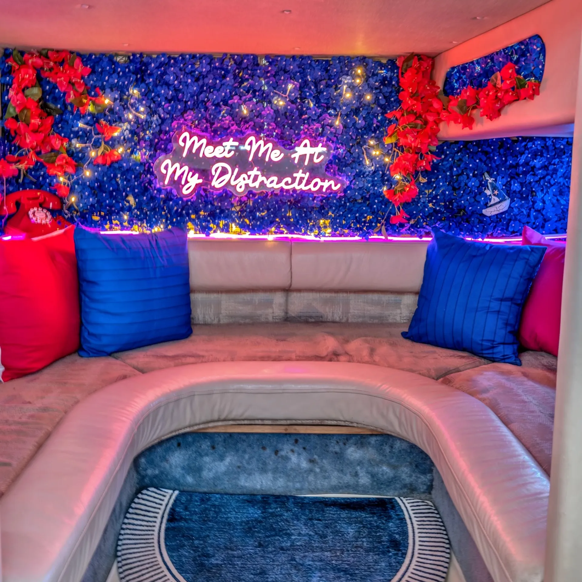 FREE DECOR| SEA RAY 37 YACHT! GET 1HR FREE Monday-Thursday!