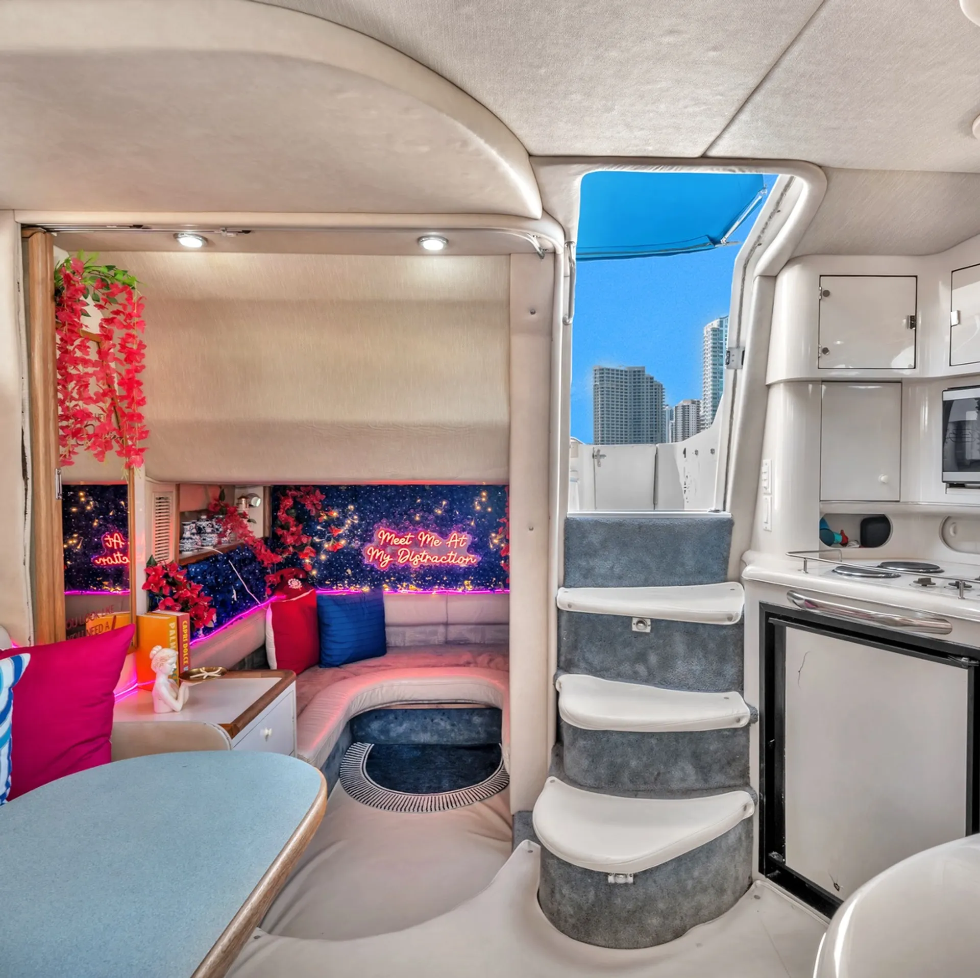 FREE DECOR| SEA RAY 37 YACHT! GET 1HR FREE Monday-Thursday!
