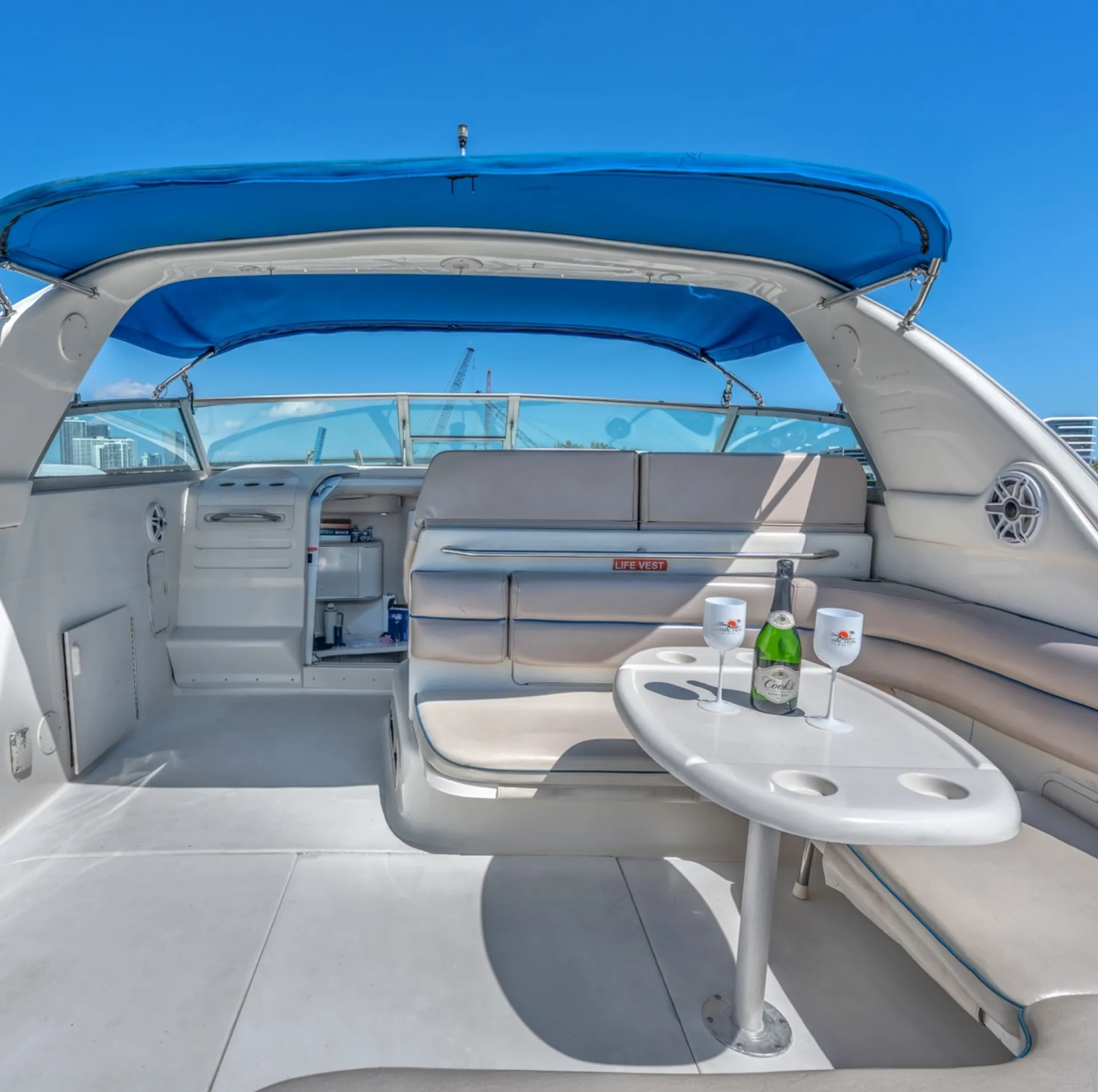 FREE DECOR| SEA RAY 37 YACHT! GET 1HR FREE Monday-Thursday!