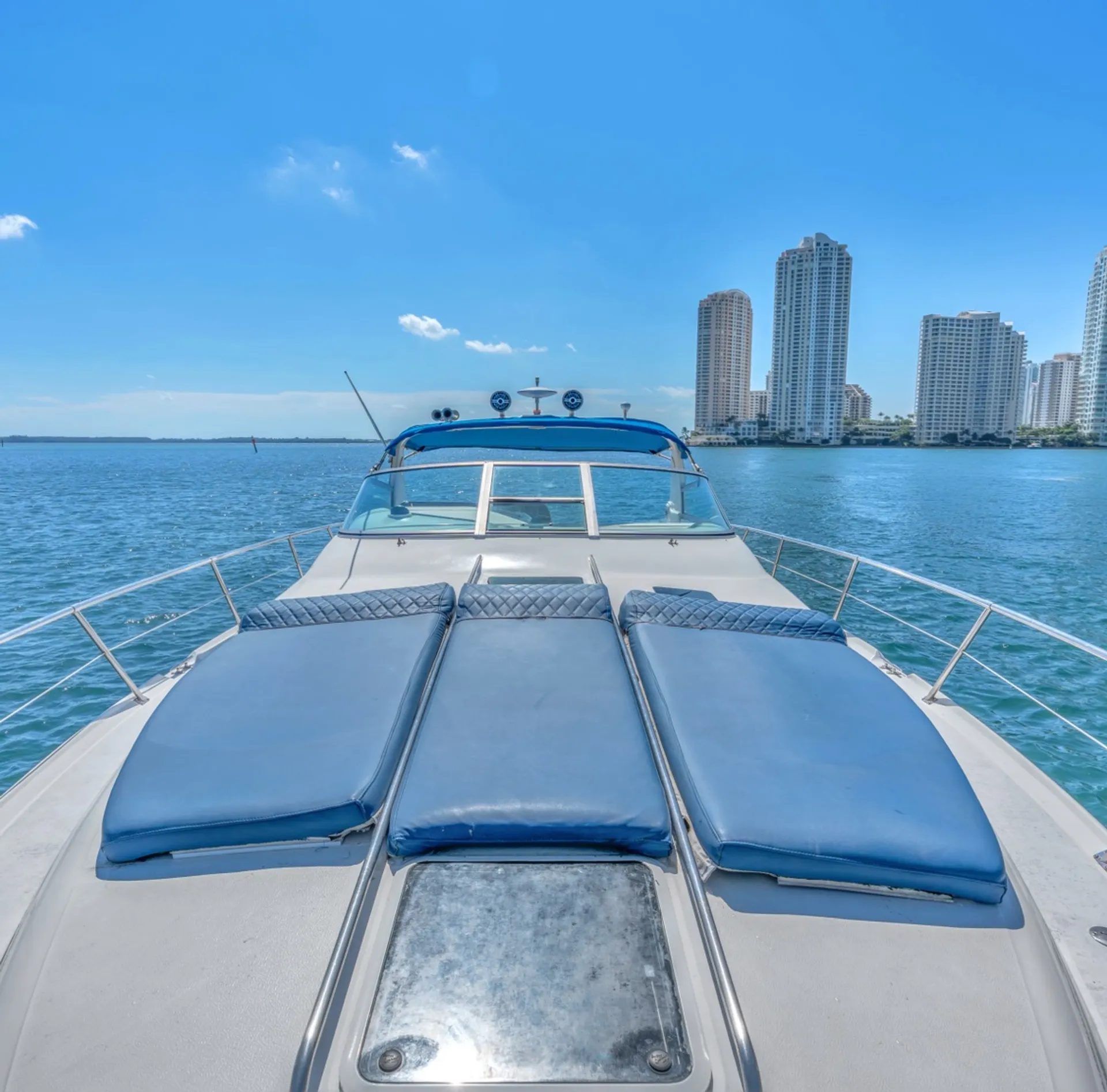 FREE DECOR| SEA RAY 37 YACHT! GET 1HR FREE Monday-Thursday!