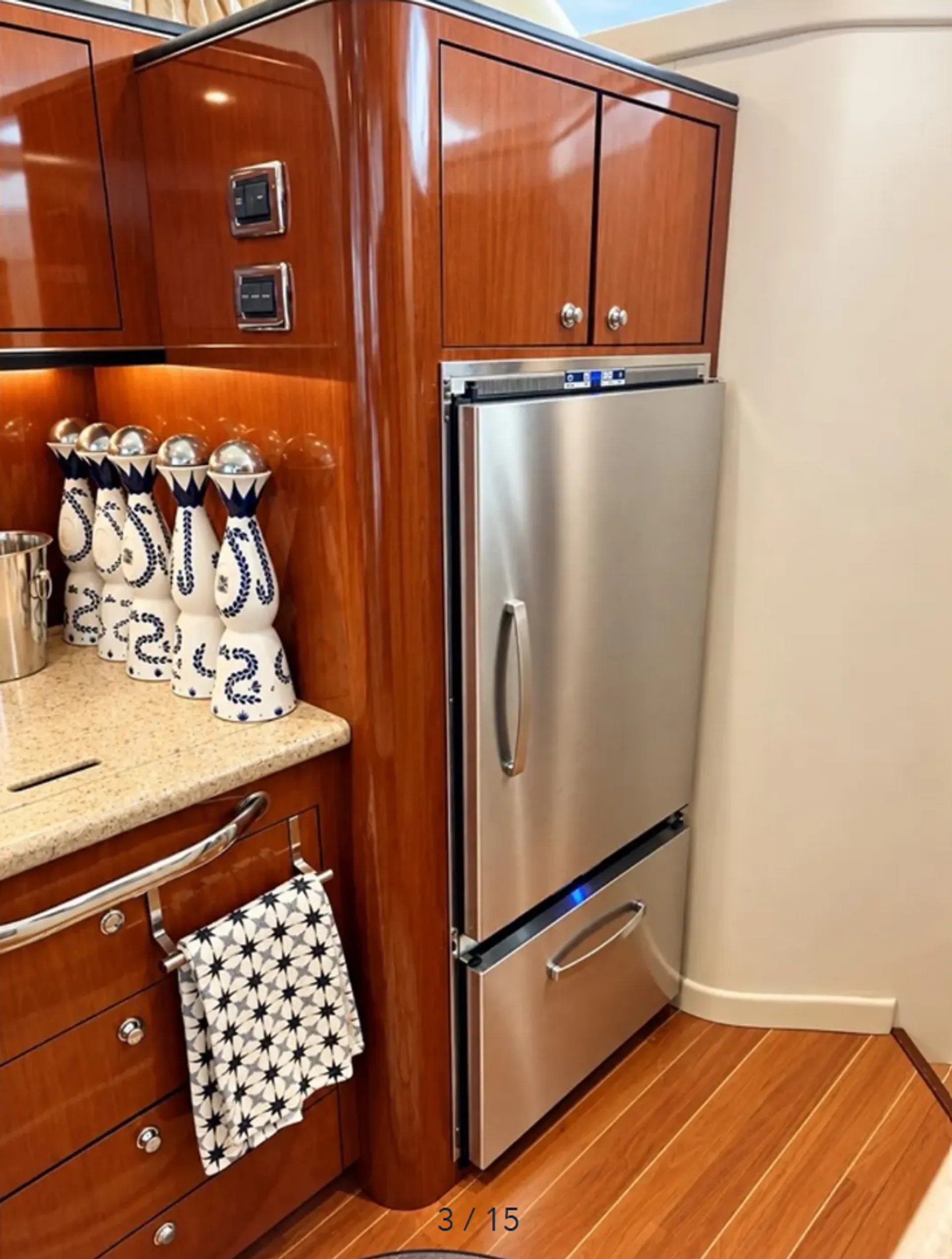 47ft Luxury Flybridge Yacht | Miami, FL | 12 Guests | 2 Free Jet Skis